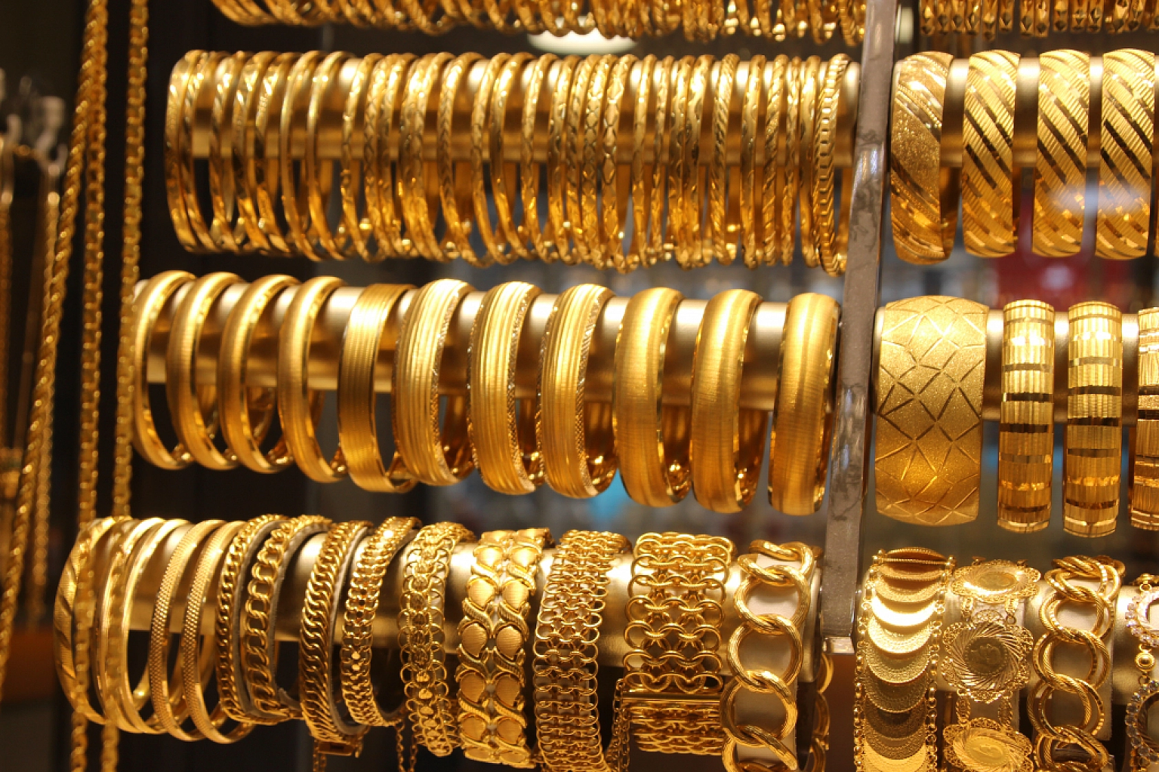 Altın'da dalgalanmalar devam ediyor! Gram altın 3 bin 551 TL'yi geçti...