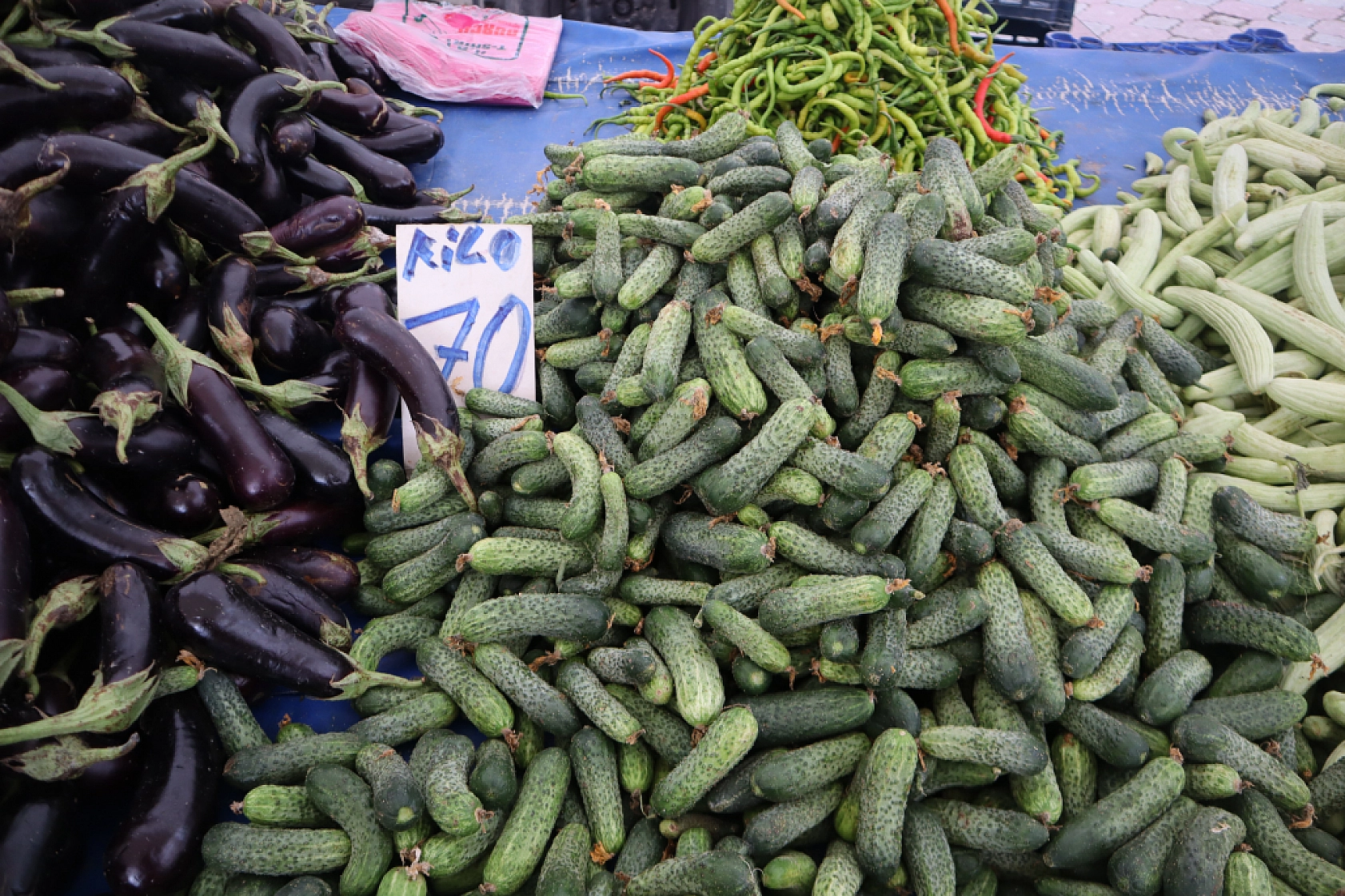Pazarda ilginç tablo: Domates ucuz, şeftali el yakıyor