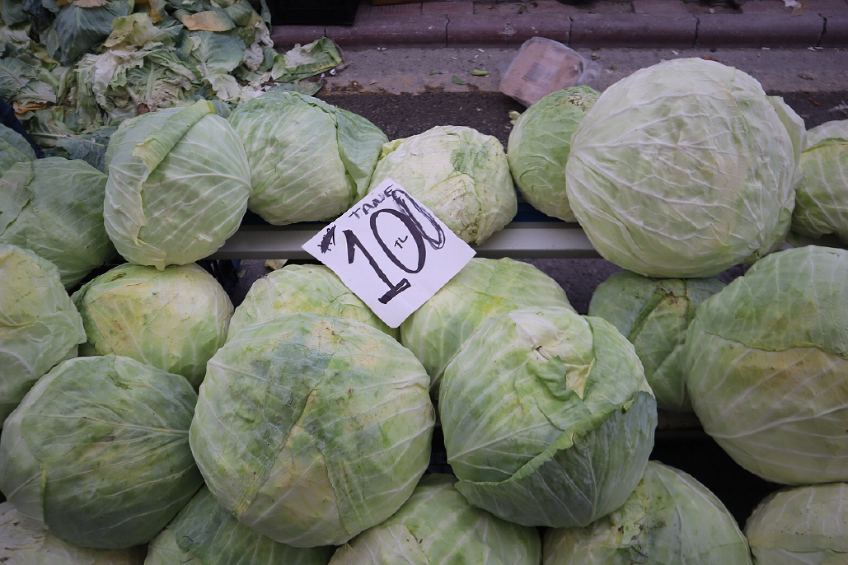 Pazarda ilginç tablo: Domates ucuz, şeftali el yakıyor