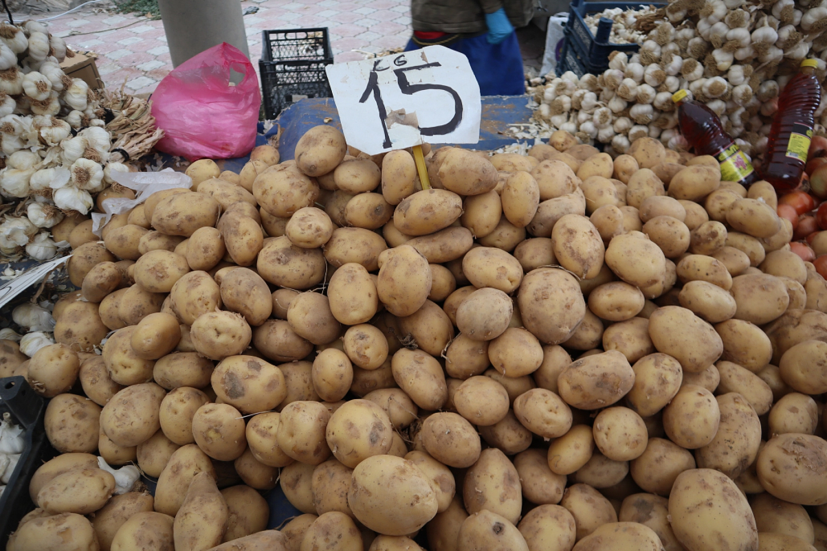 Pazarda ilginç tablo: Domates ucuz, şeftali el yakıyor