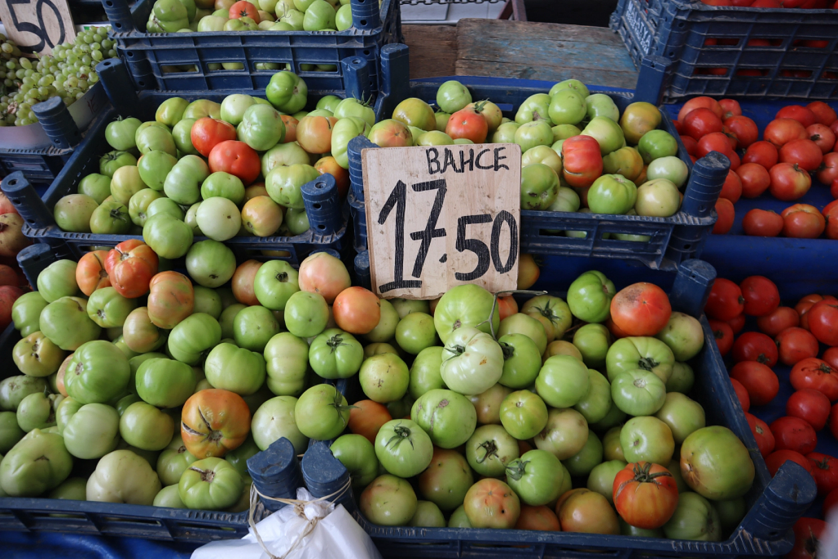 Pazarda ilginç tablo: Domates ucuz, şeftali el yakıyor