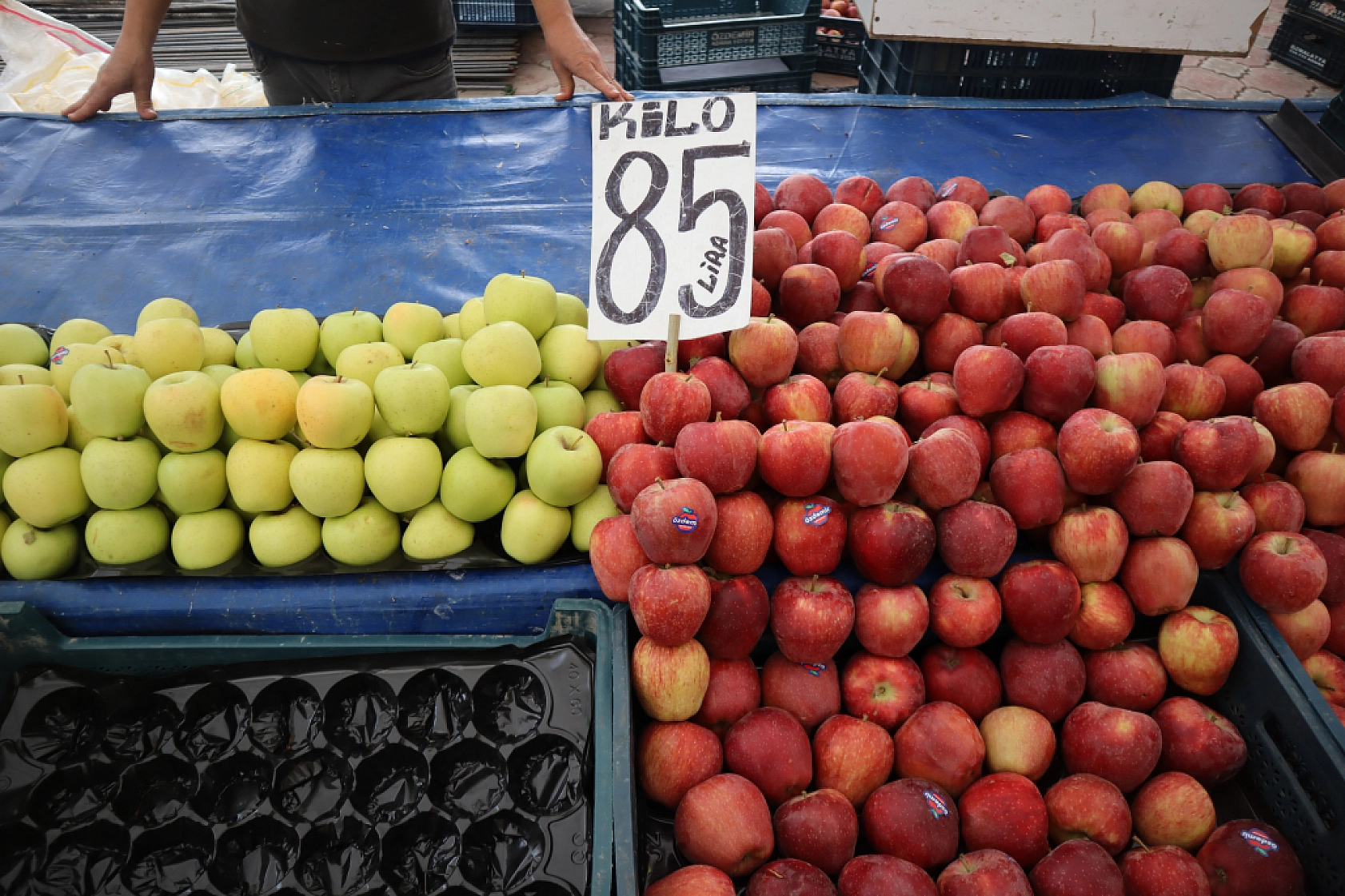 Pazarda ilginç tablo: Domates ucuz, şeftali el yakıyor