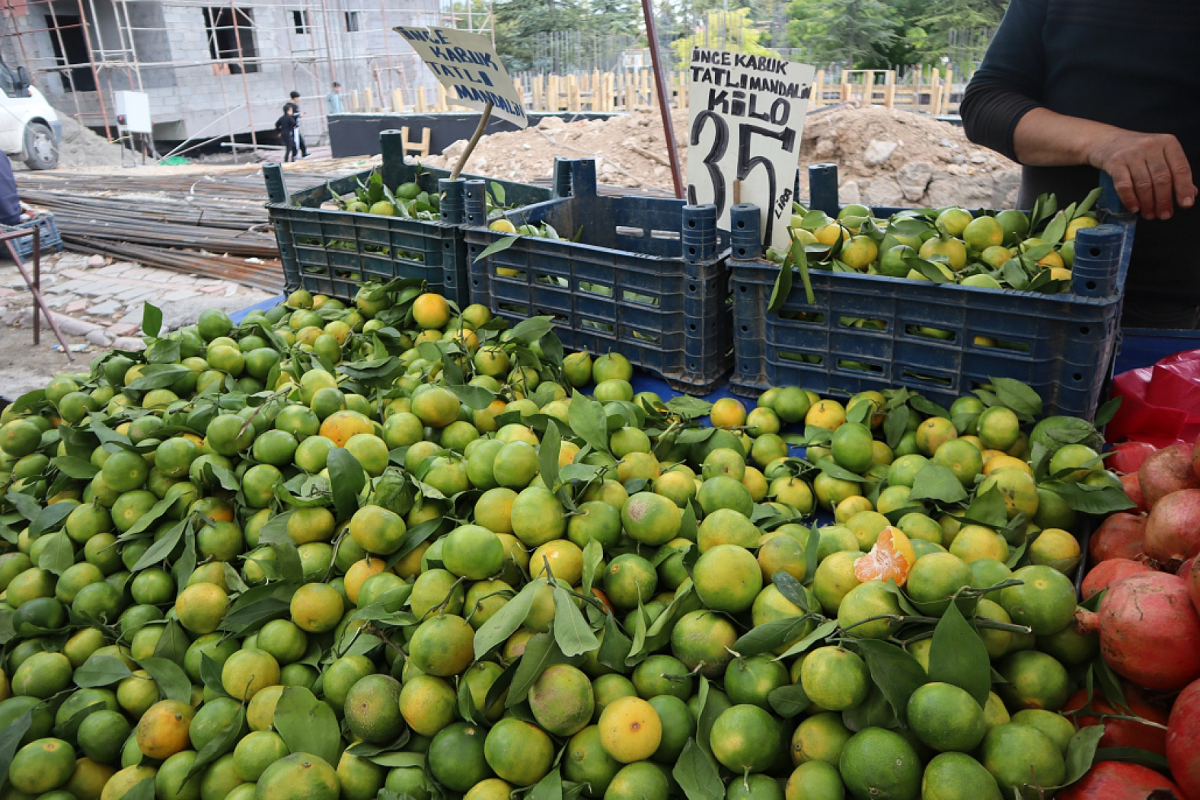 Pazarda ilginç tablo: Domates ucuz, şeftali el yakıyor
