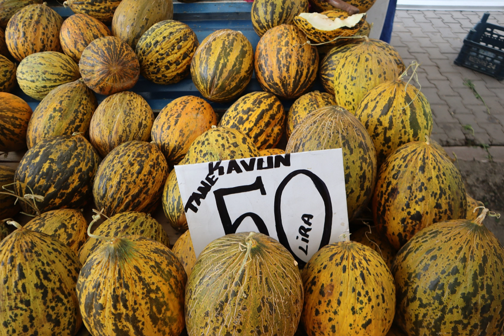 Pazarda ilginç tablo: Domates ucuz, şeftali el yakıyor