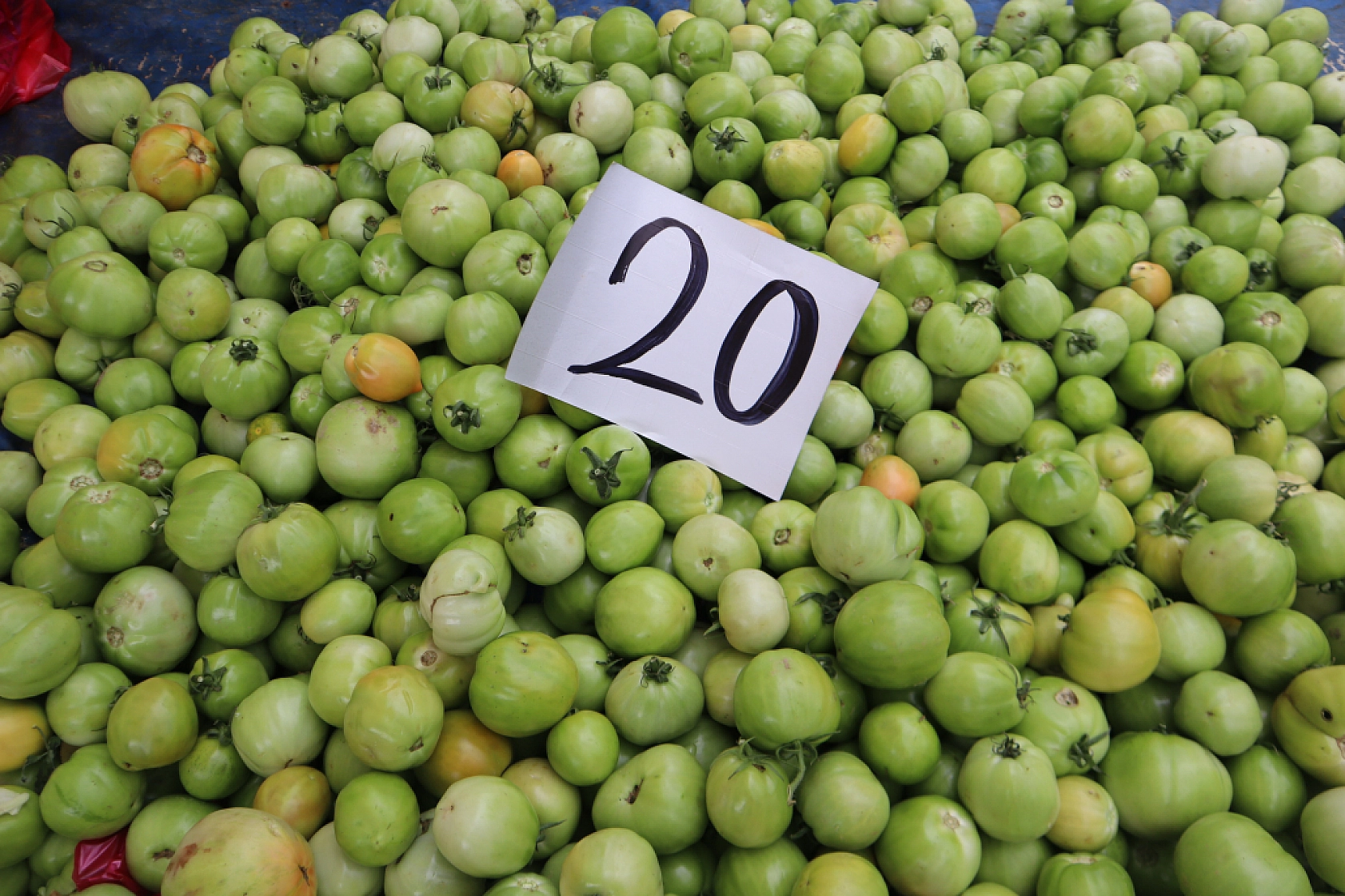 Pazarda ilginç tablo: Domates ucuz, şeftali el yakıyor