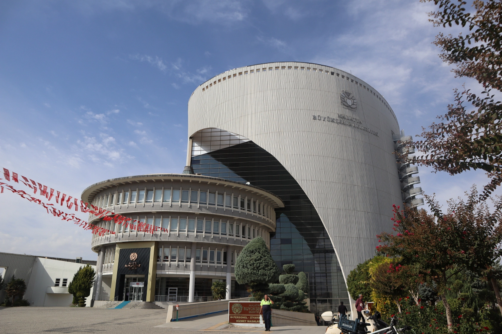 Büyükşehir Dükkân ve Daire Satacak: Peki, İhale Nerede Yapılacak? İhale Bedeli Ne Kadar? İhale Tarihi ve Saati Nedir? İşte Detaylar…