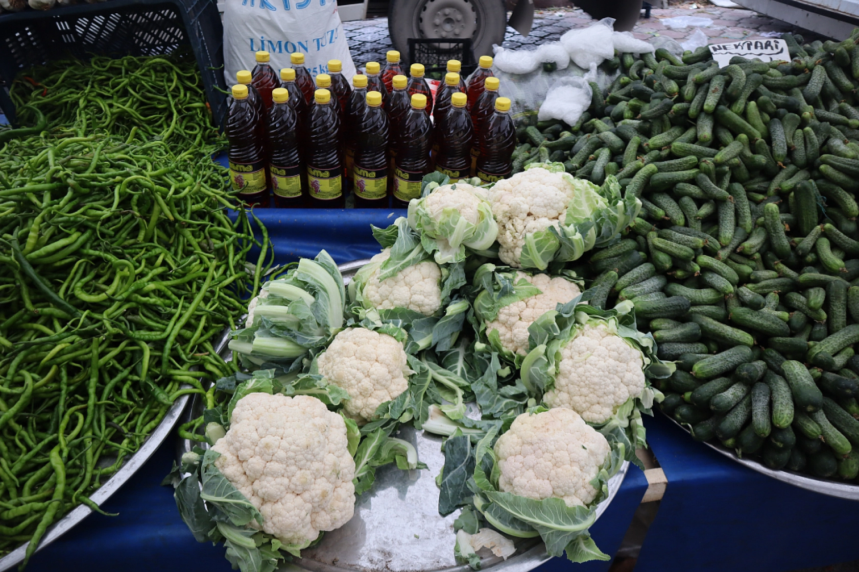 Pazarda ilginç tablo: Domates ucuz, şeftali el yakıyor