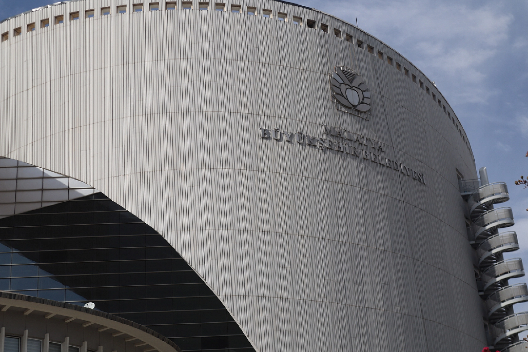 Büyükşehir Belediyesinin Çaresizliği: Borçlar Eldekini de Götürüyor