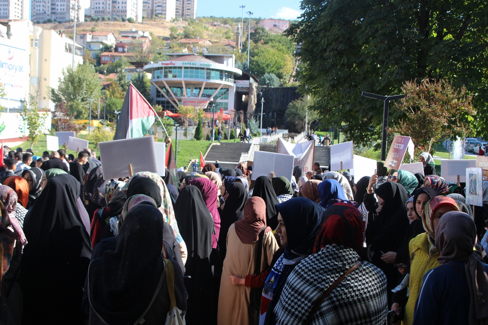 Binlerce Malatyalı  Şehit Yahya Sinvar İçin Haykırdı!