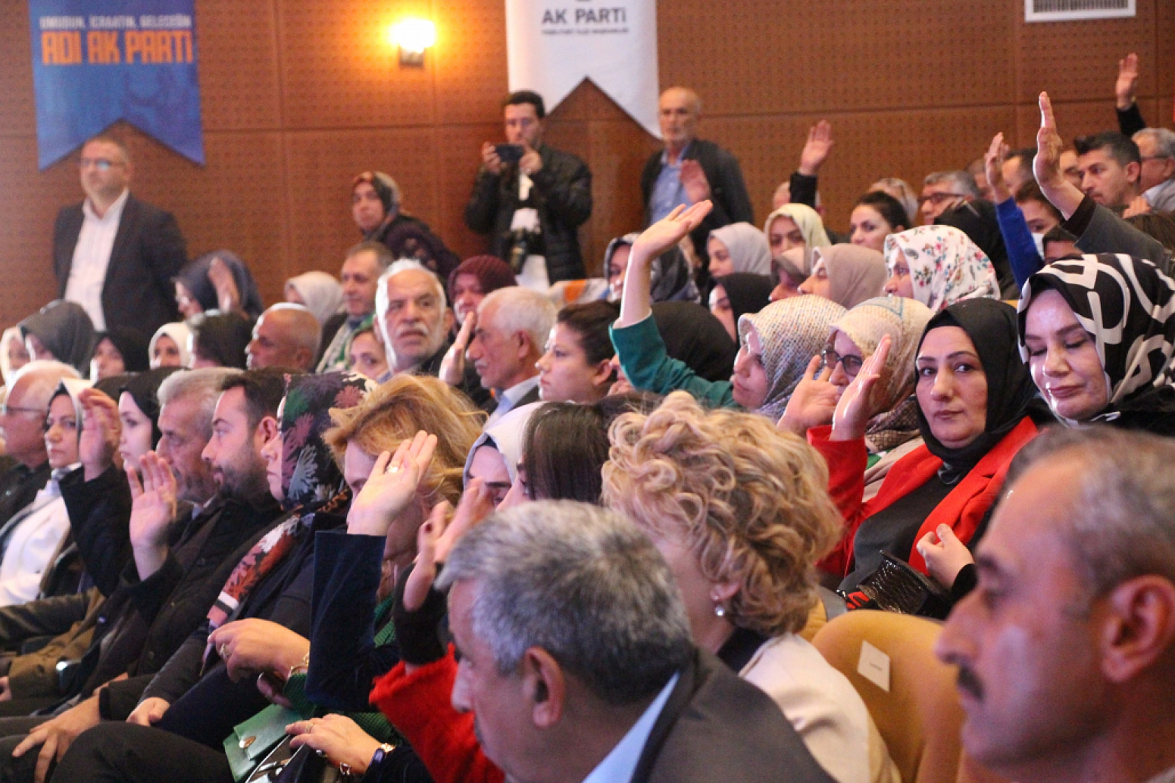 AK Parti'de Yeni Yönetim Listesi Açıklandı...! Yaylacı Güven Tazeledi