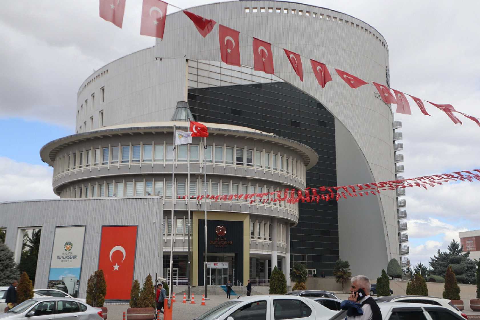 Büyükşehir faize çalışıyor! Malatya'nın 1 milyarı hizmete değil faize gitmiş