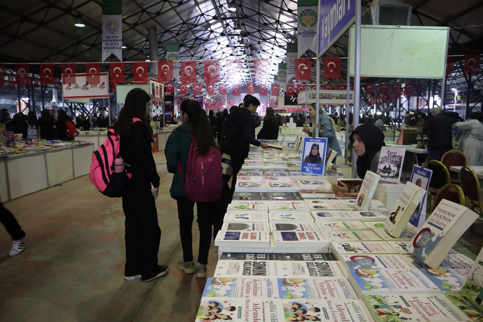 Depremden Sonra İlk Kez Düzenlendi: 200 Bin Kişi Akın Etti!