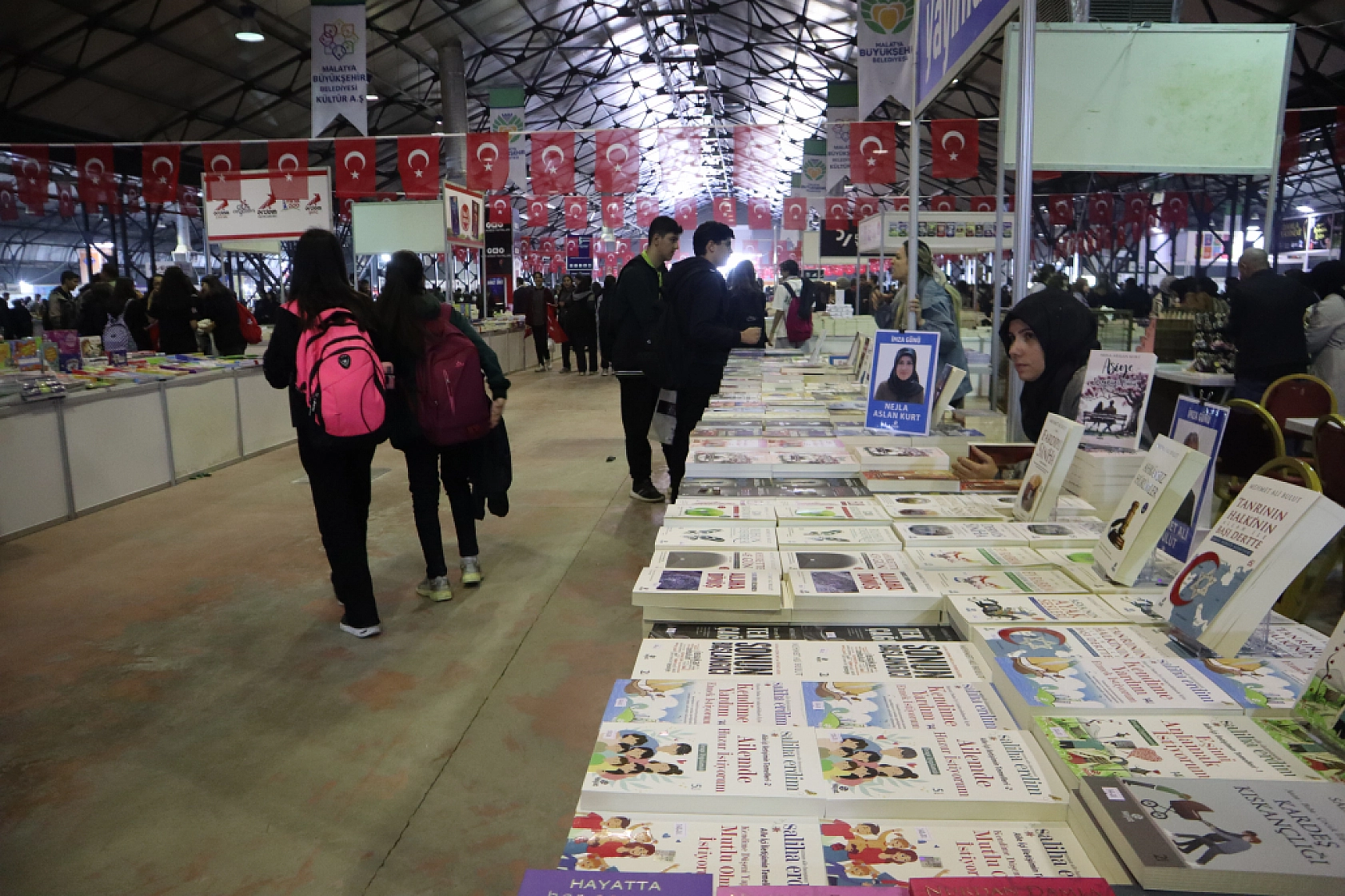 Depremden Sonra İlk Kez Düzenlendi: 200 Bin Kişi Akın Etti!
