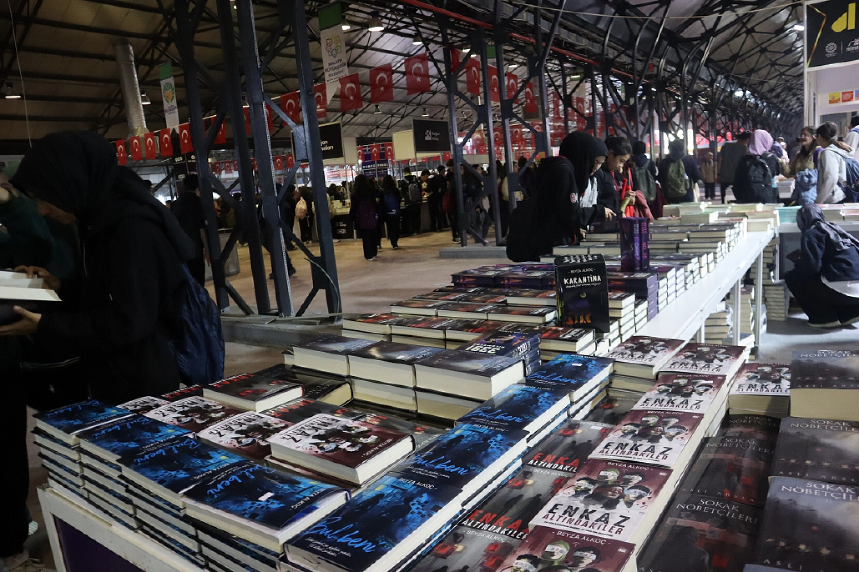 Depremden Sonra İlk Kez Düzenlendi: 200 Bin Kişi Akın Etti!