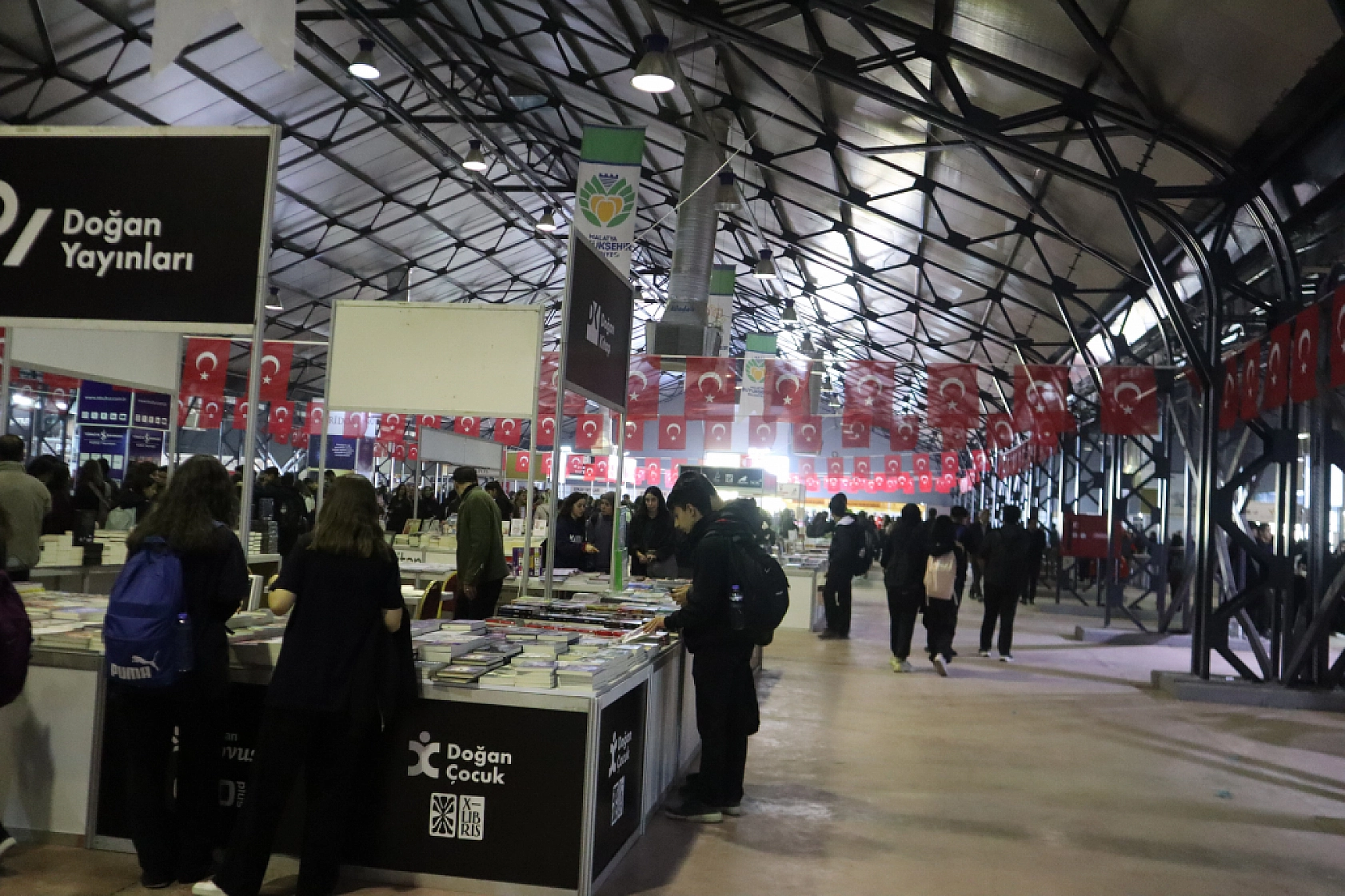 Depremden Sonra İlk Kez Düzenlendi: 200 Bin Kişi Akın Etti!