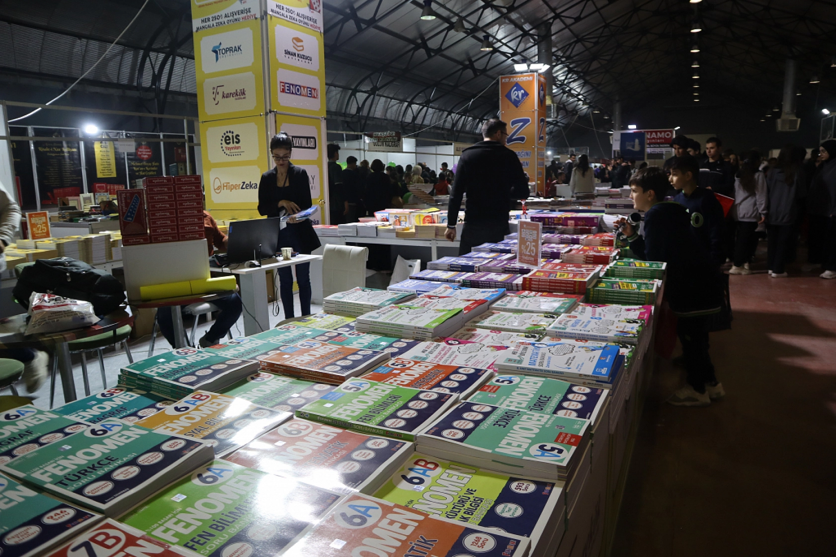 Depremden Sonra İlk Kez Düzenlendi: 200 Bin Kişi Akın Etti!