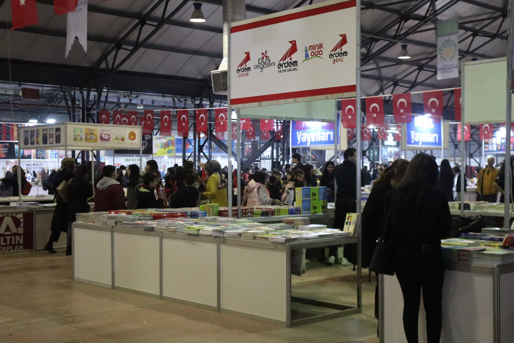 Depremden Sonra İlk Kez Düzenlendi: 200 Bin Kişi Akın Etti!