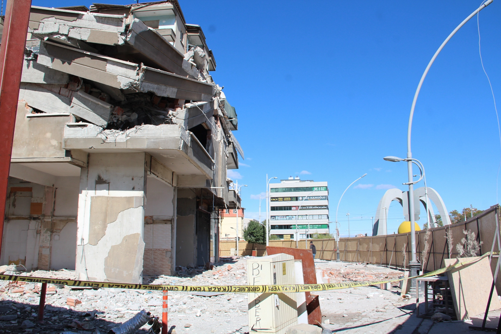 Malatya'da 19 Ay Tehlike Saçtı: Rezerv Alana Dâhil Olunca Yıkıldı!