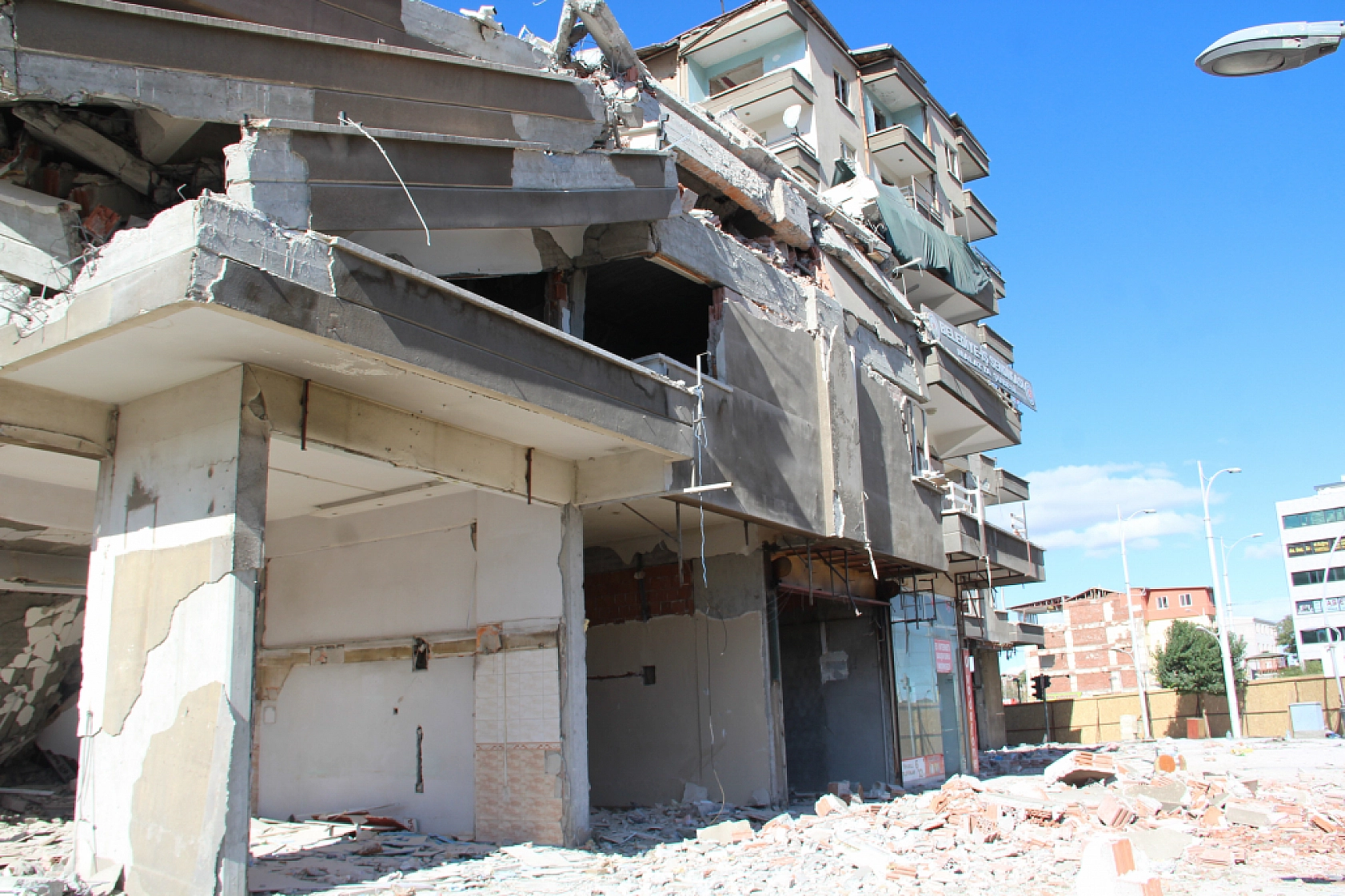 Malatya'da 19 Ay Tehlike Saçtı: Rezerv Alana Dâhil Olunca Yıkıldı!