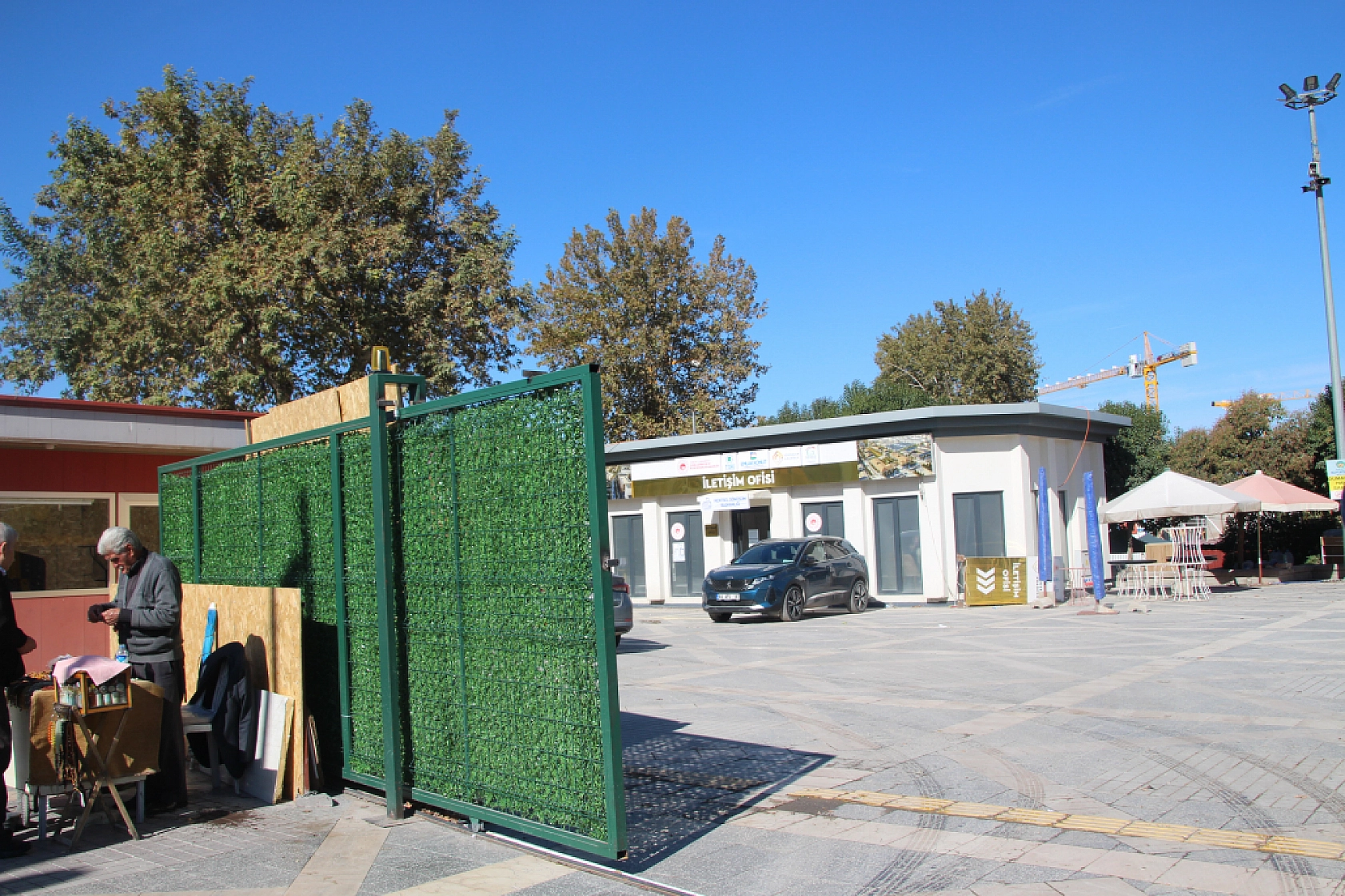 Malatya'da Yerinde Dönüşüm Ofisi Tel Örgüyle Çevrildi: Vatandaş Bilgiye Nasıl Ulaşacak?