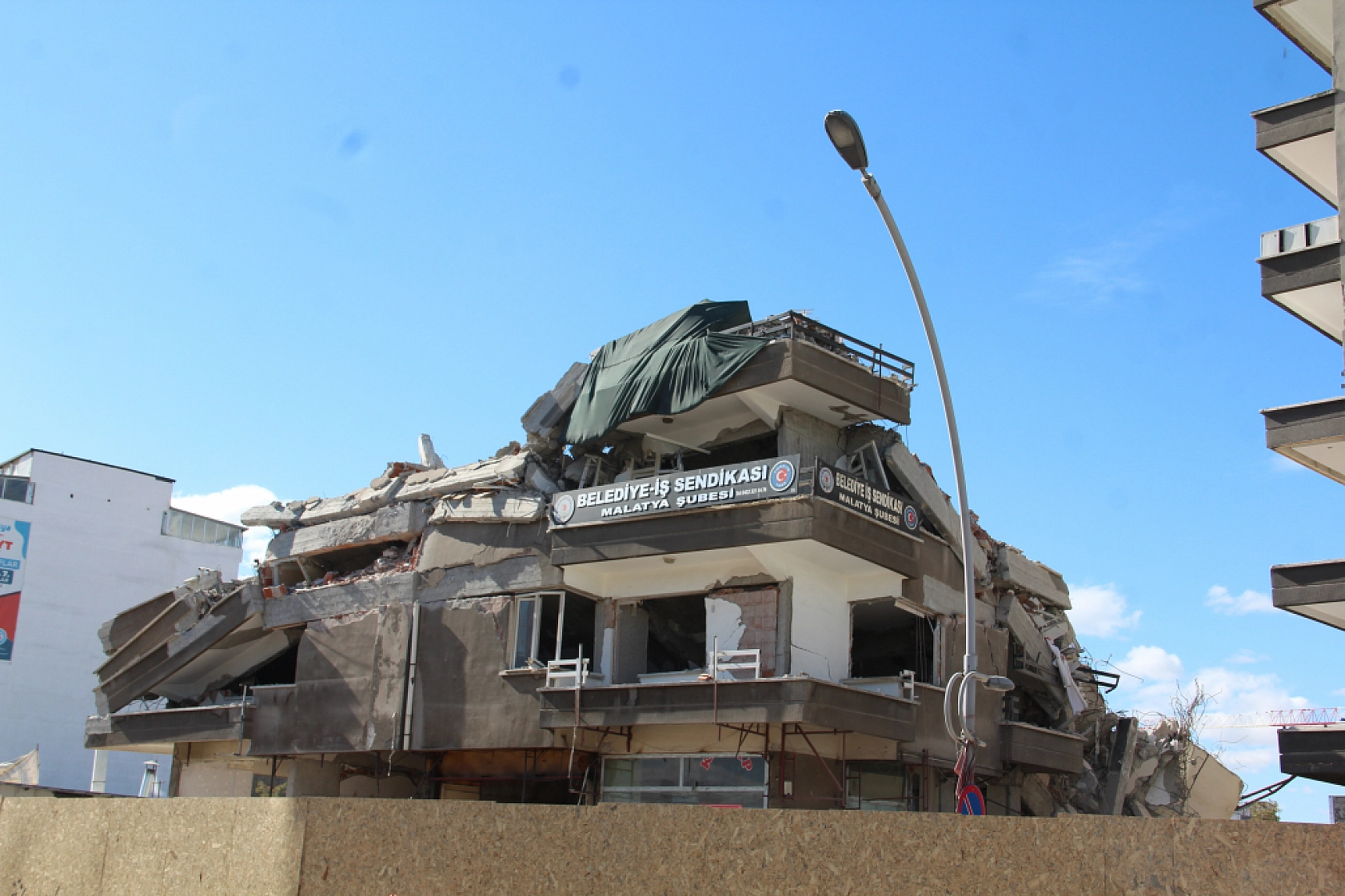 Malatya'da 19 Ay Tehlike Saçtı: Rezerv Alana Dâhil Olunca Yıkıldı!