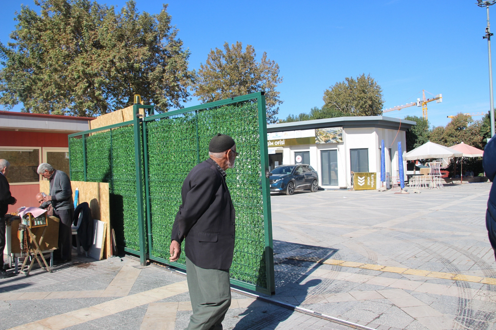 Malatya'da Yerinde Dönüşüm Ofisi Tel Örgüyle Çevrildi: Vatandaş Bilgiye Nasıl Ulaşacak?