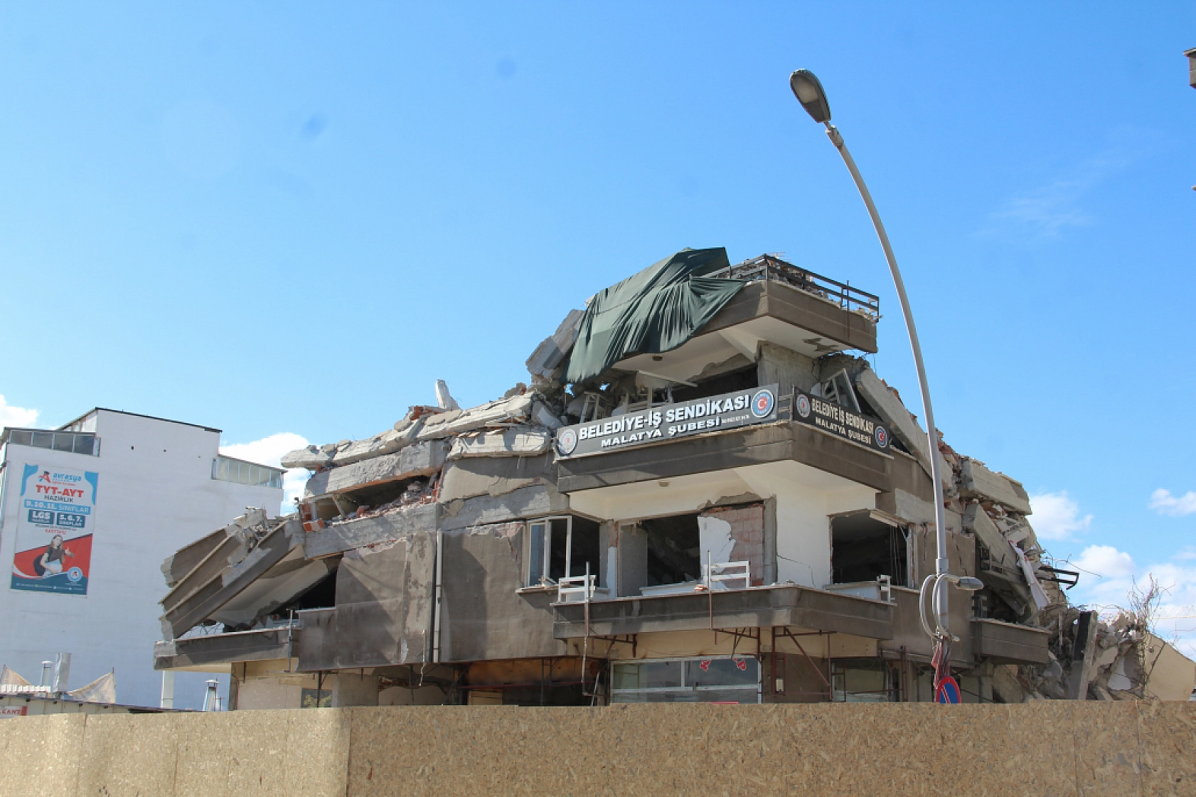 Malatya'da 19 Ay Tehlike Saçtı: Rezerv Alana Dâhil Olunca Yıkıldı!