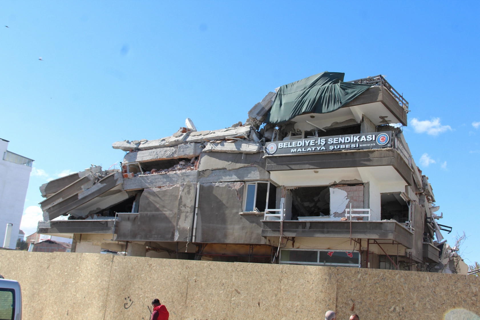 Malatya'da 19 Ay Tehlike Saçtı: Rezerv Alana Dâhil Olunca Yıkıldı!