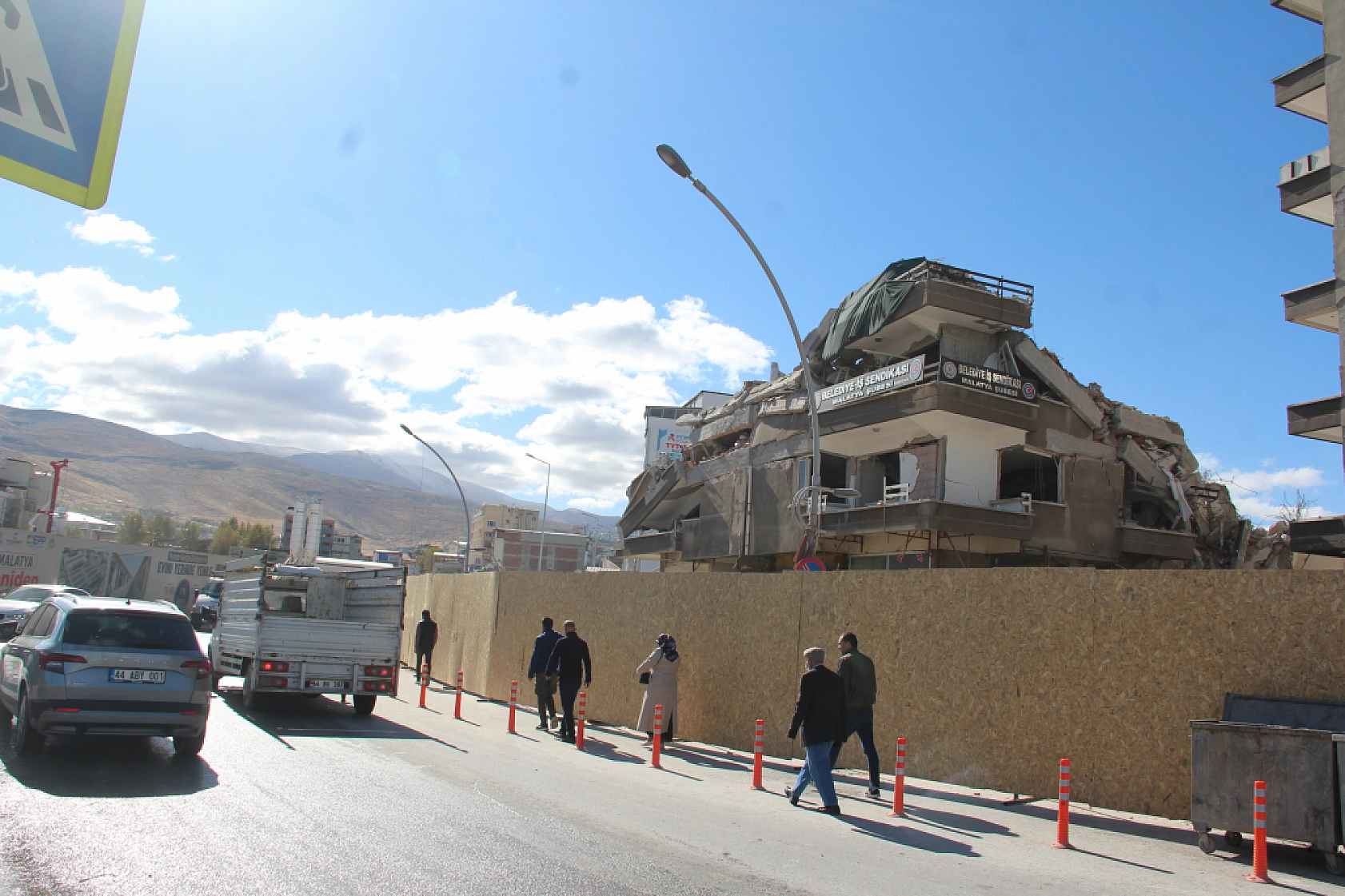 Malatya'da 19 Ay Tehlike Saçtı: Rezerv Alana Dâhil Olunca Yıkıldı!