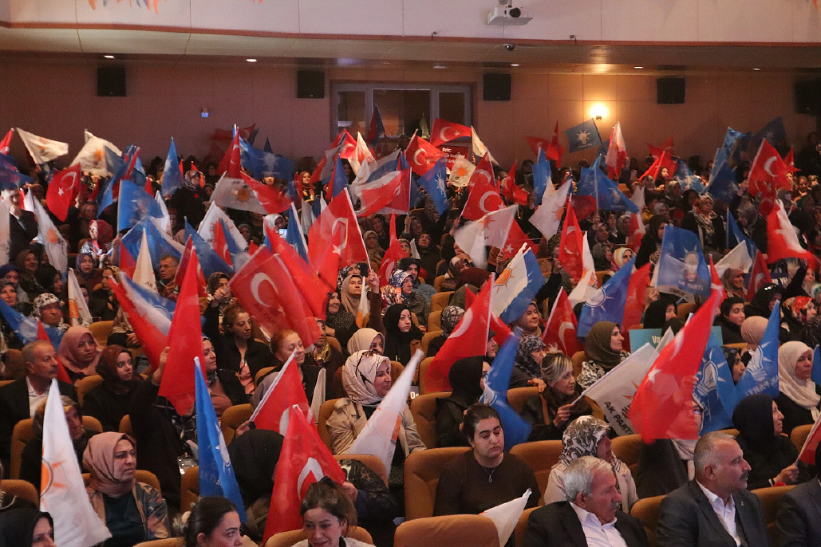 AK Parti Seçime Gitti! İnanç Güven Tazeledi! İşte Yeni Yönetim Listesi...