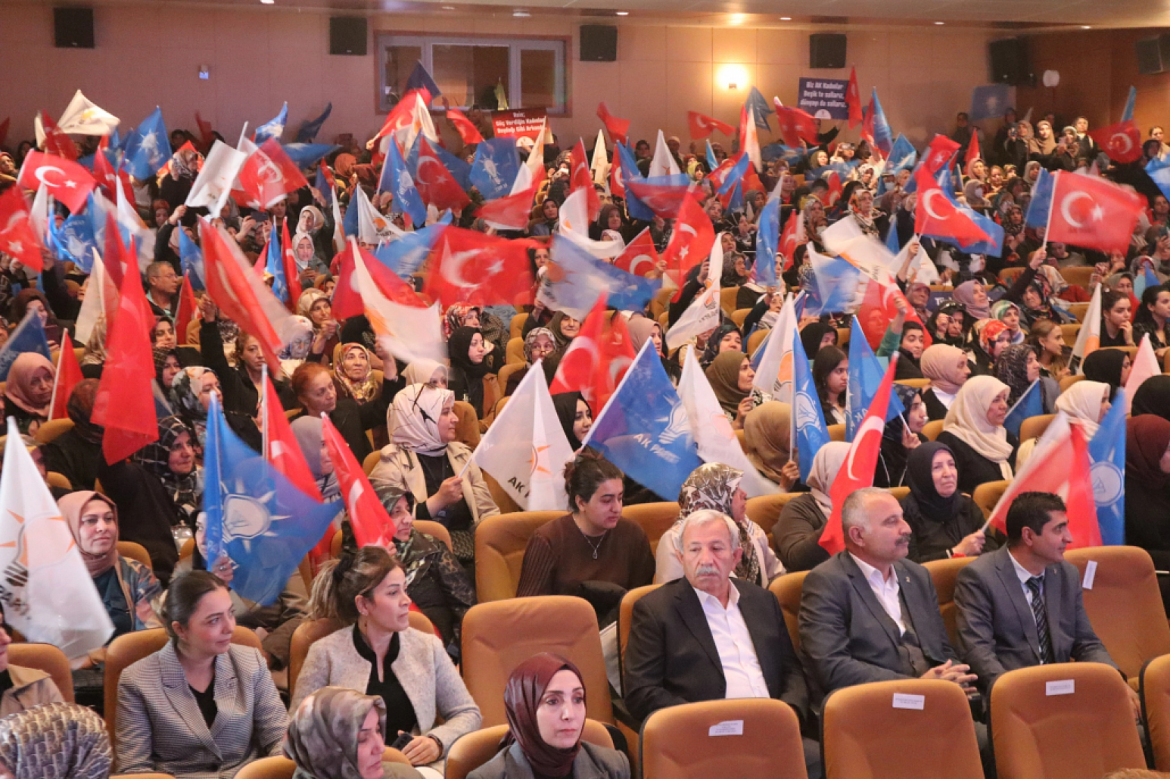 AK Parti Seçime Gitti! İnanç Güven Tazeledi! İşte Yeni Yönetim Listesi...