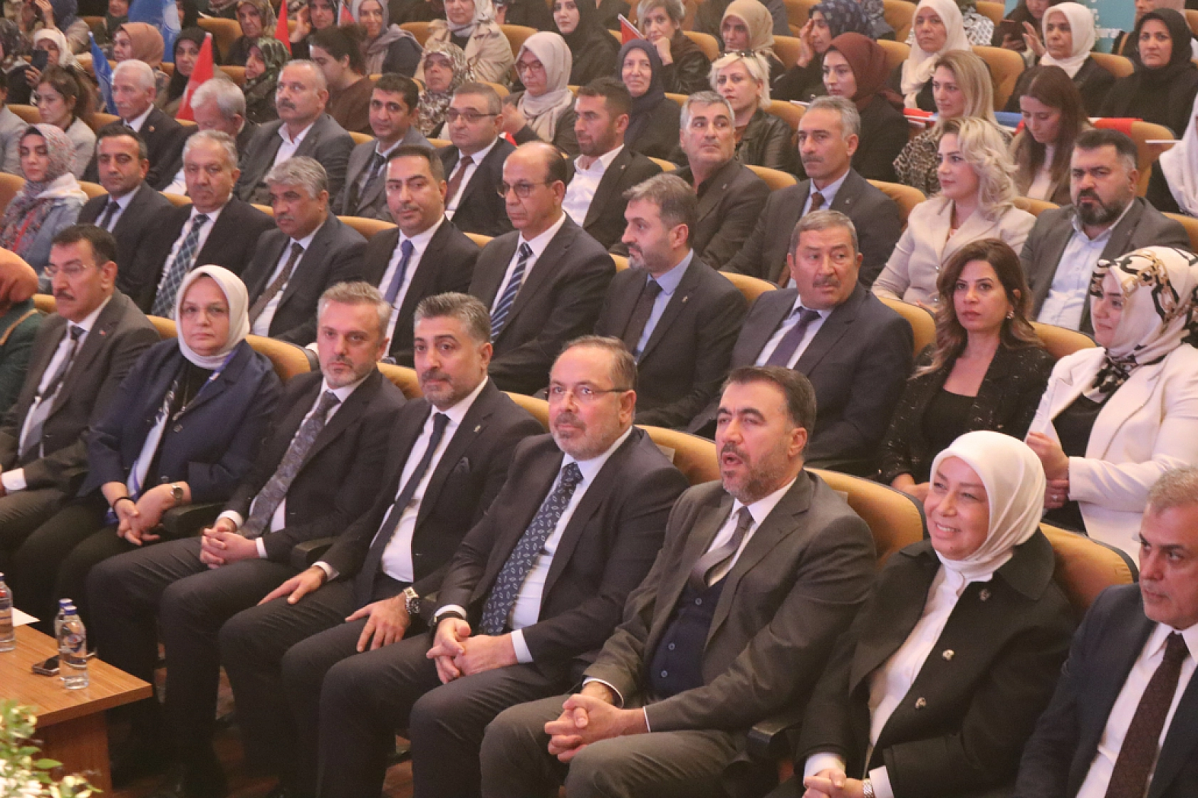 AK Parti Malatya'da Kongreyi Erteledi! Gören Mi Boyraz Mı…?