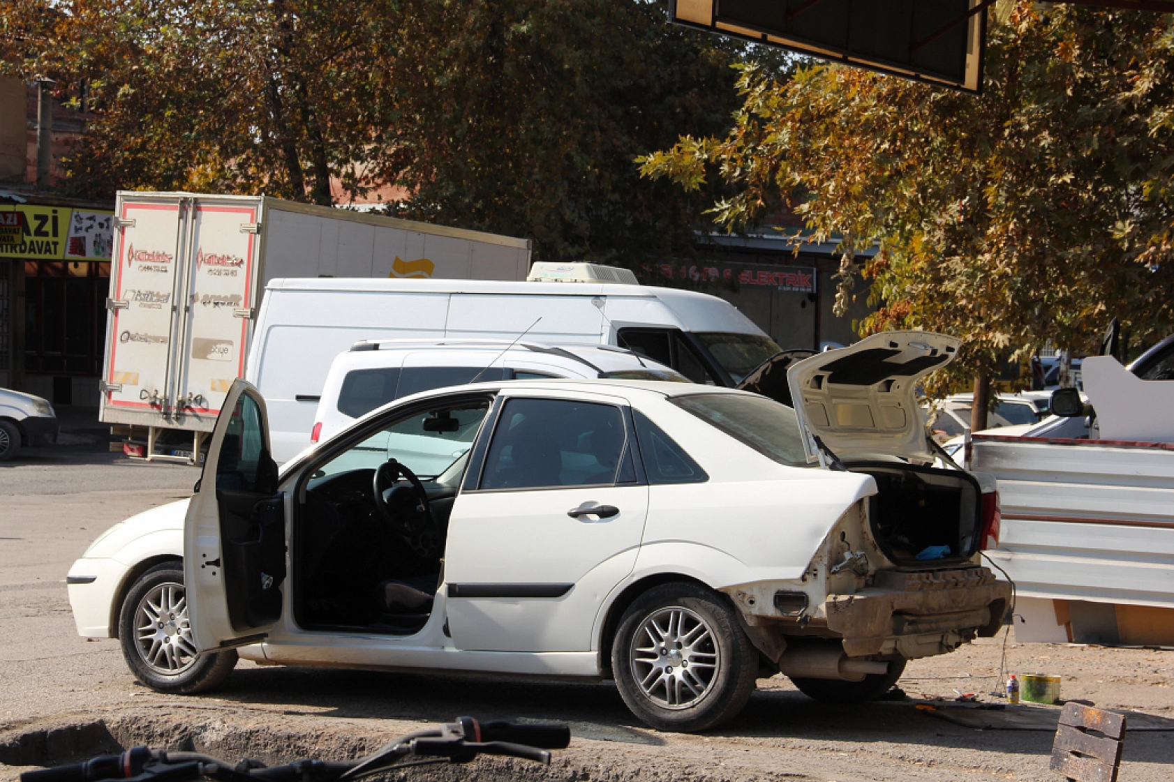 Oto Tamir Fiyatı Cüzdanı Zorladı: Vatandaş Tamir Ettiremediği Aracını Satıyor!