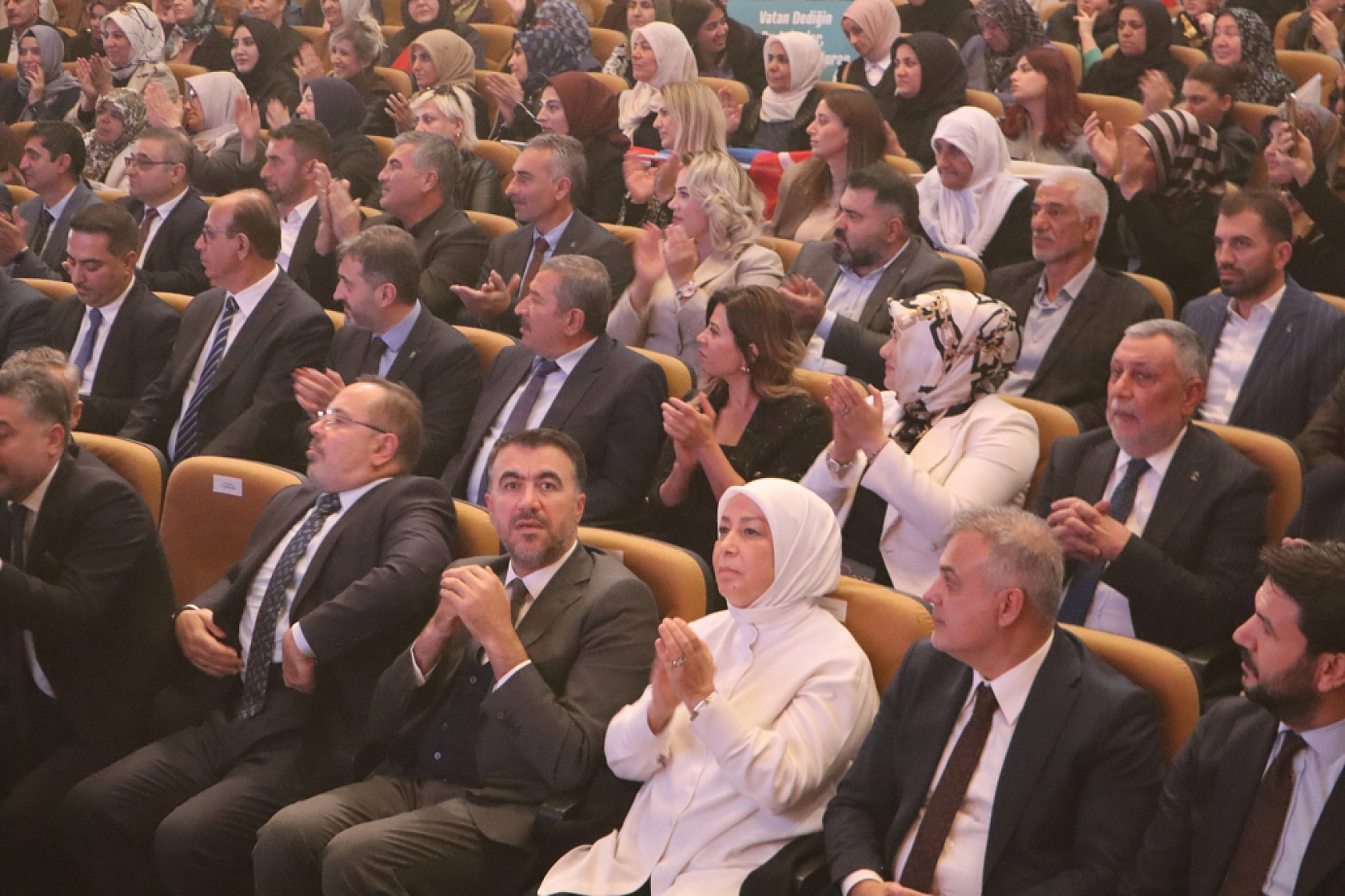 AK Parti Seçime Gitti! İnanç Güven Tazeledi! İşte Yeni Yönetim Listesi...