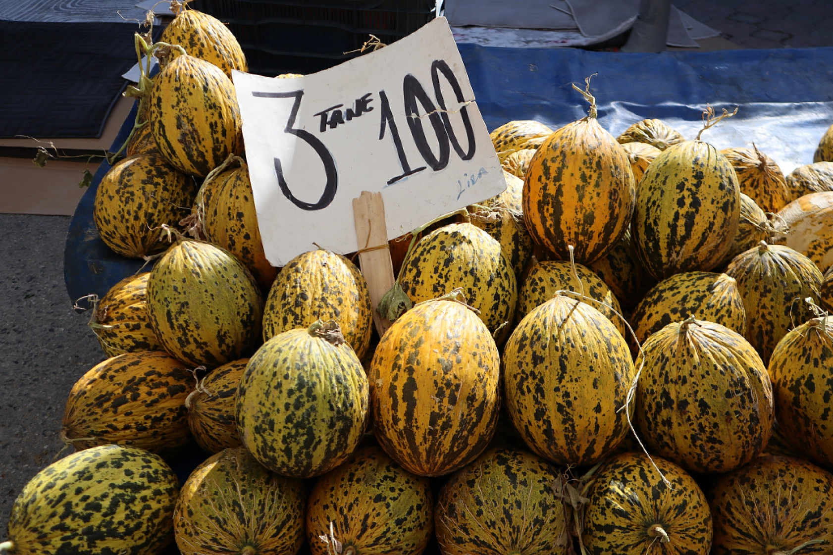 Malatyalılar uygun fiyat peşinde! Pazarda sebze fiyatları yüz güldürdü, meyve tezgâhları yine cep yaktı