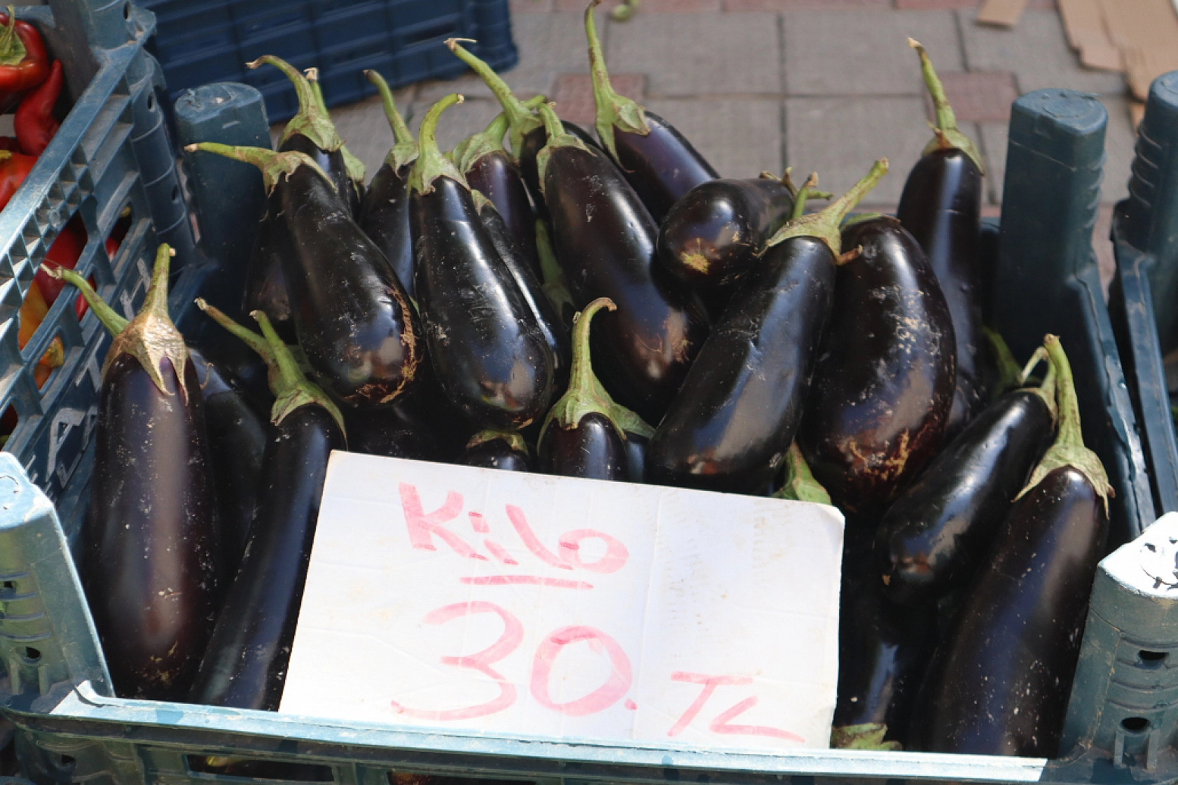 Malatyalılar uygun fiyat peşinde! Pazarda sebze fiyatları yüz güldürdü, meyve tezgâhları yine cep yaktı