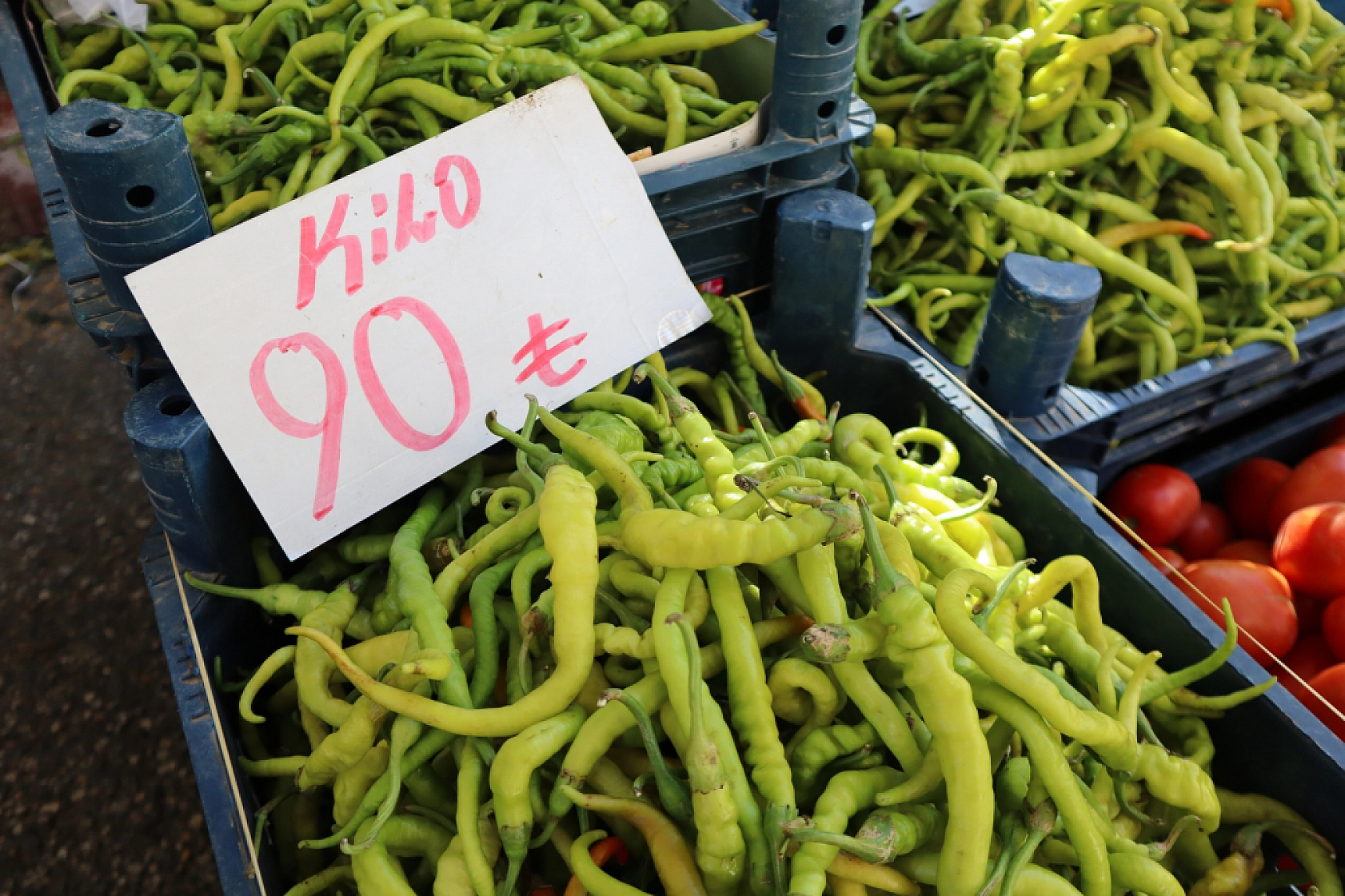 Malatyalılar uygun fiyat peşinde! Pazarda sebze fiyatları yüz güldürdü, meyve tezgâhları yine cep yaktı