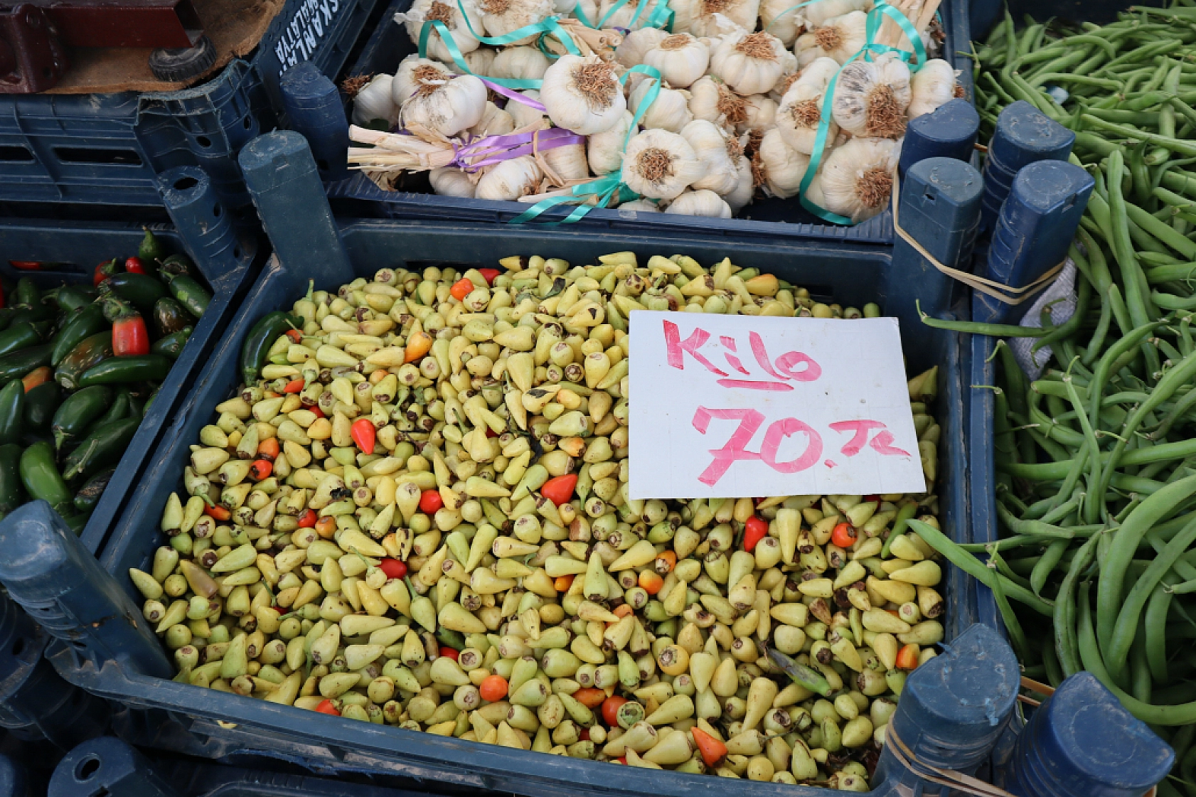 Malatyalılar uygun fiyat peşinde! Pazarda sebze fiyatları yüz güldürdü, meyve tezgâhları yine cep yaktı