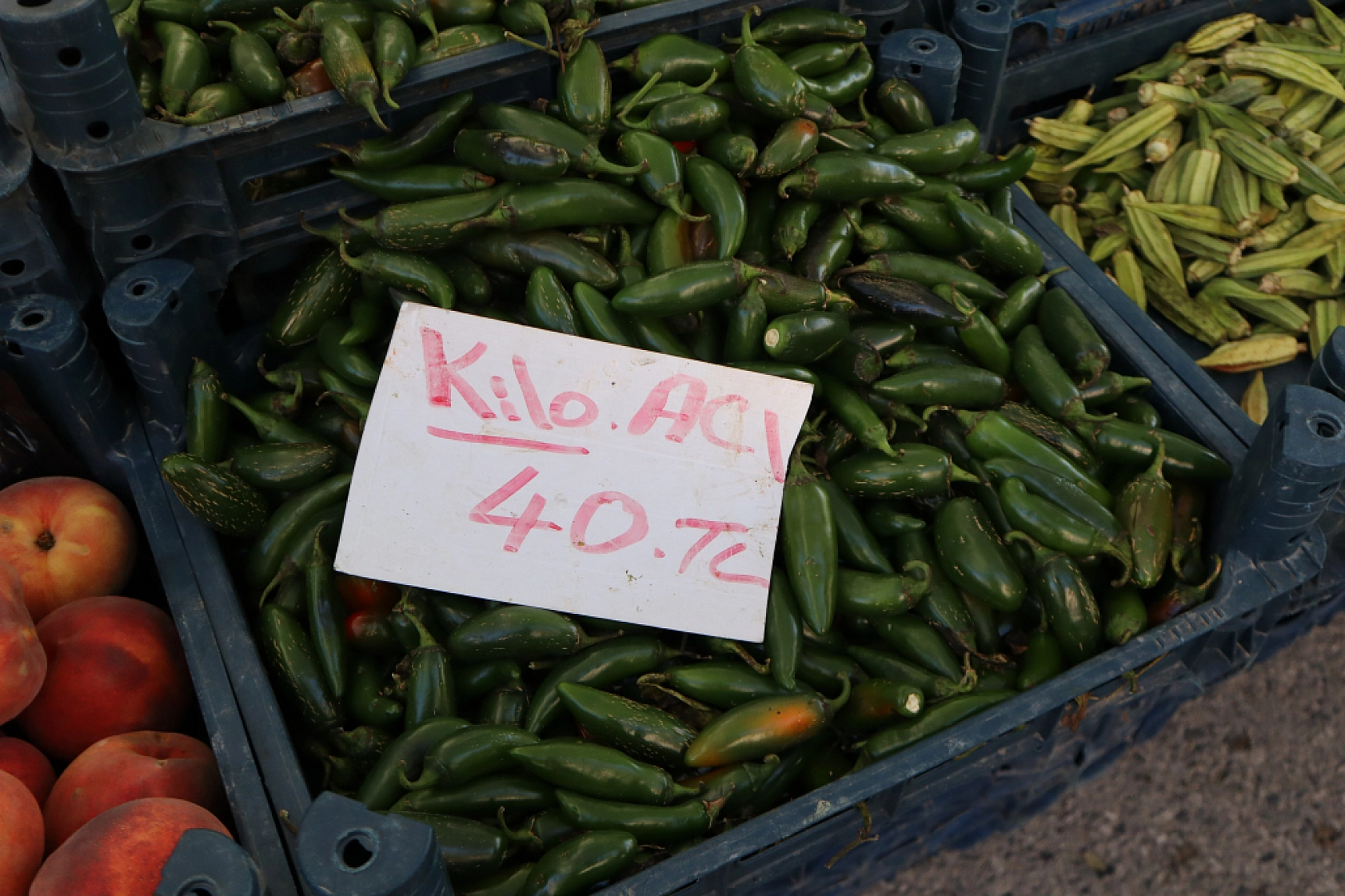Malatyalılar uygun fiyat peşinde! Pazarda sebze fiyatları yüz güldürdü, meyve tezgâhları yine cep yaktı