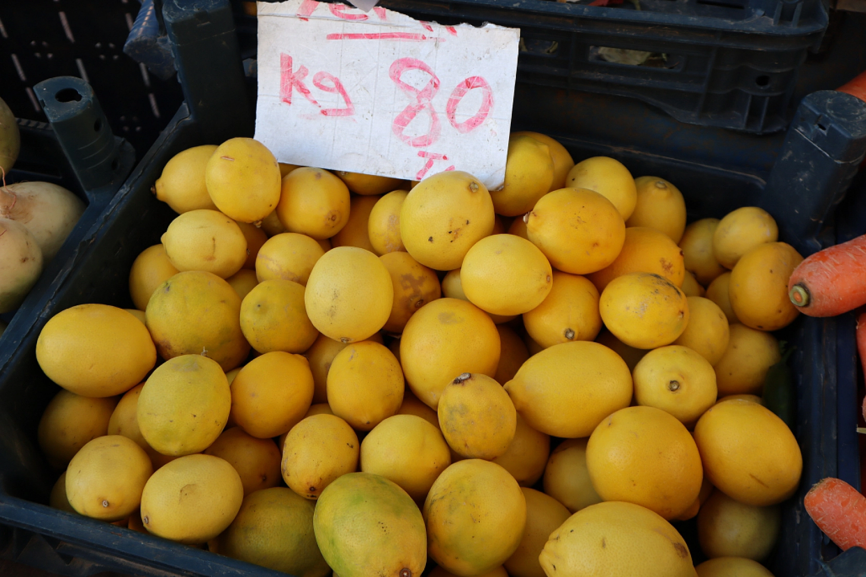 Malatyalılar uygun fiyat peşinde! Pazarda sebze fiyatları yüz güldürdü, meyve tezgâhları yine cep yaktı