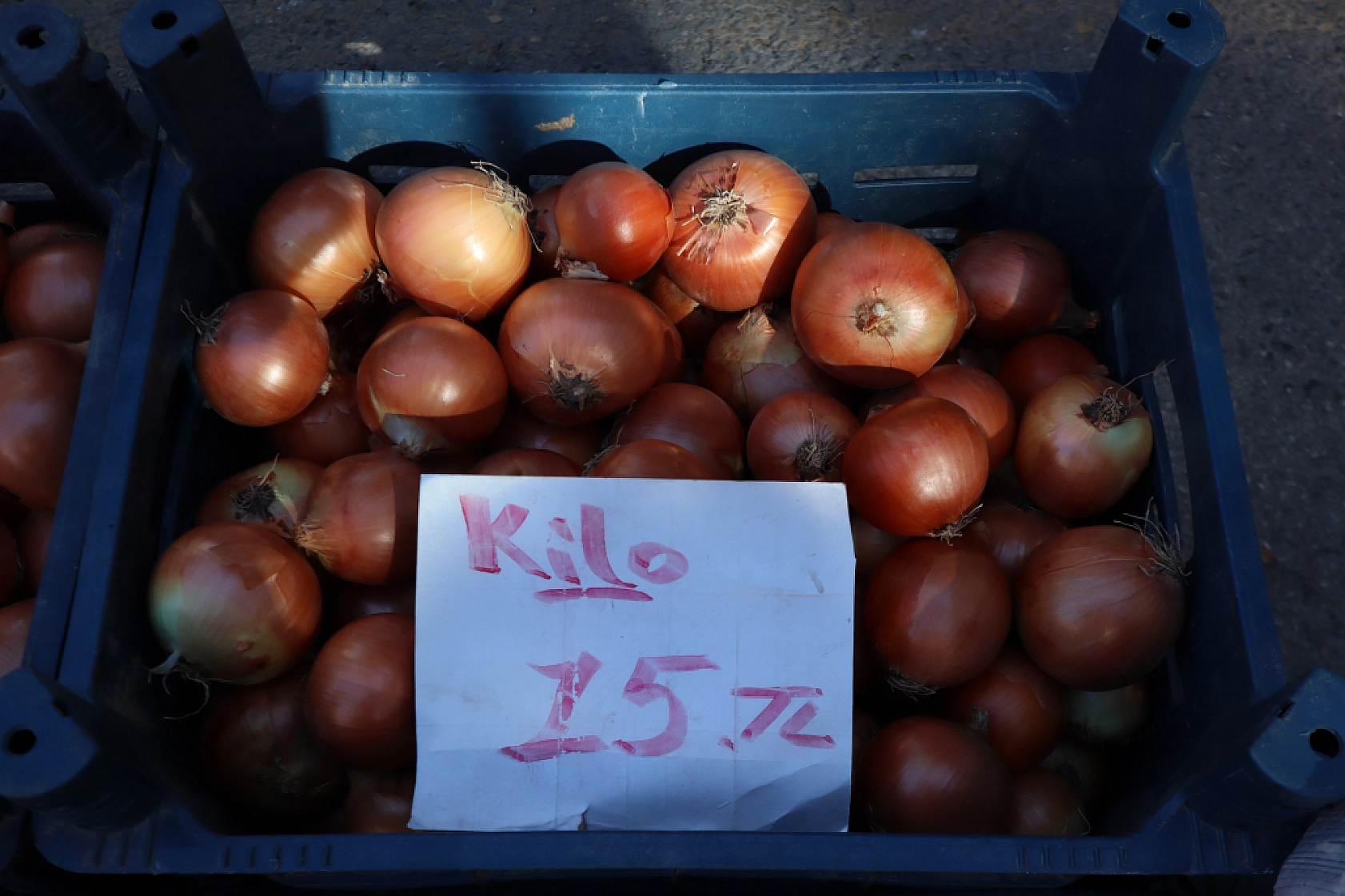 Malatyalılar uygun fiyat peşinde! Pazarda sebze fiyatları yüz güldürdü, meyve tezgâhları yine cep yaktı