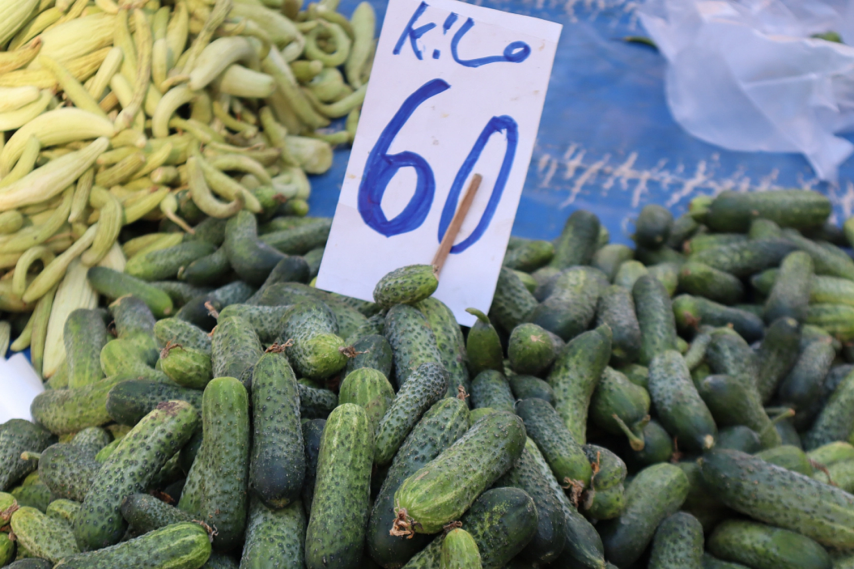 Malatyalılar uygun fiyat peşinde! Pazarda sebze fiyatları yüz güldürdü, meyve tezgâhları yine cep yaktı