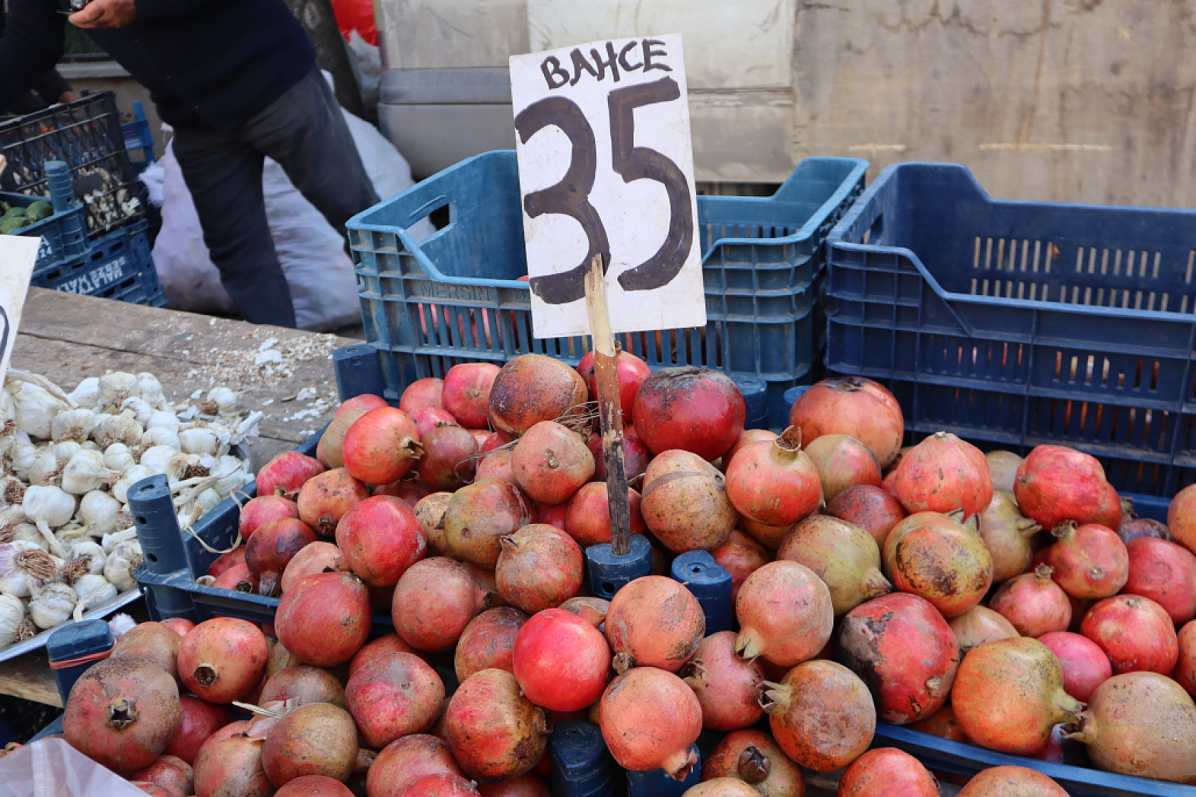 Malatyalılar uygun fiyat peşinde! Pazarda sebze fiyatları yüz güldürdü, meyve tezgâhları yine cep yaktı