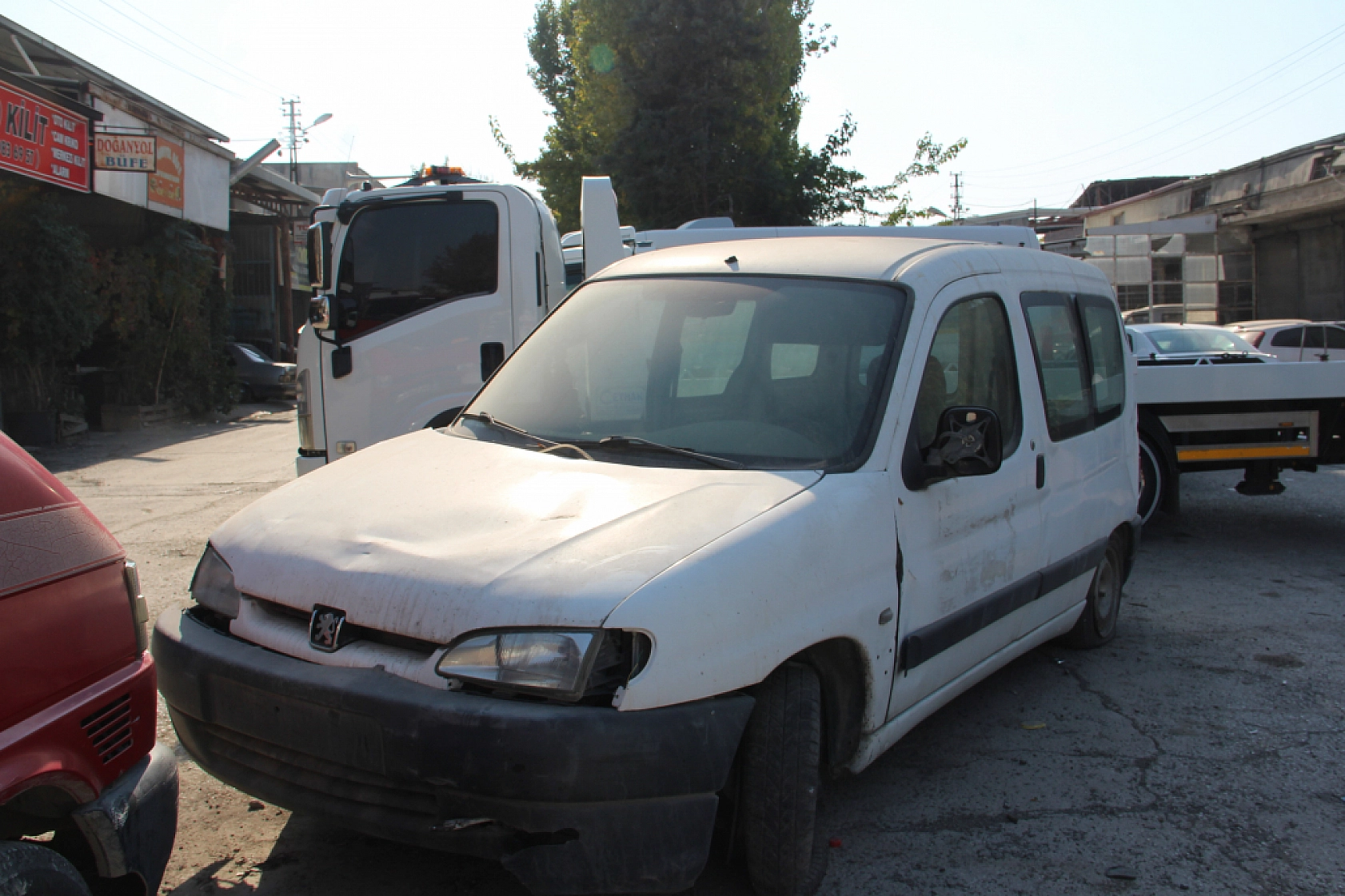 Oto Tamir Fiyatı Cüzdanı Zorladı: Vatandaş Tamir Ettiremediği Aracını Satıyor!