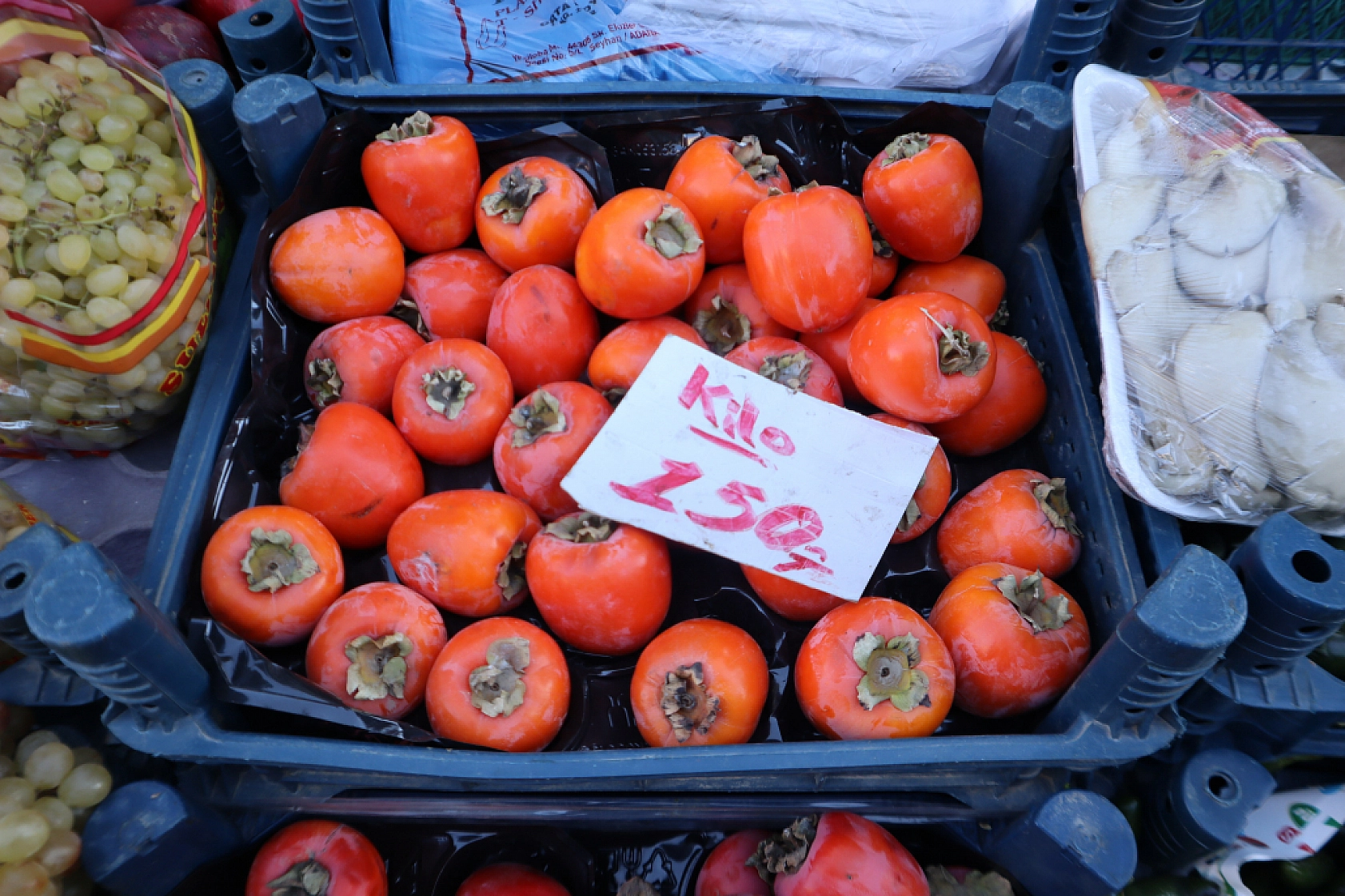 Malatyalılar uygun fiyat peşinde! Pazarda meyve fiyatları cep yakmaya devam ediyor