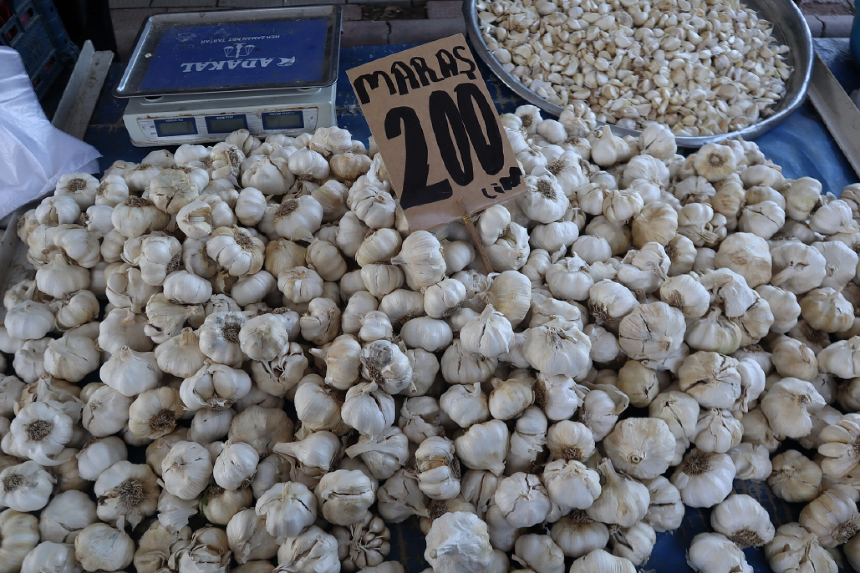 Malatyalılar uygun fiyat peşinde! Pazarda meyve fiyatları cep yakmaya devam ediyor