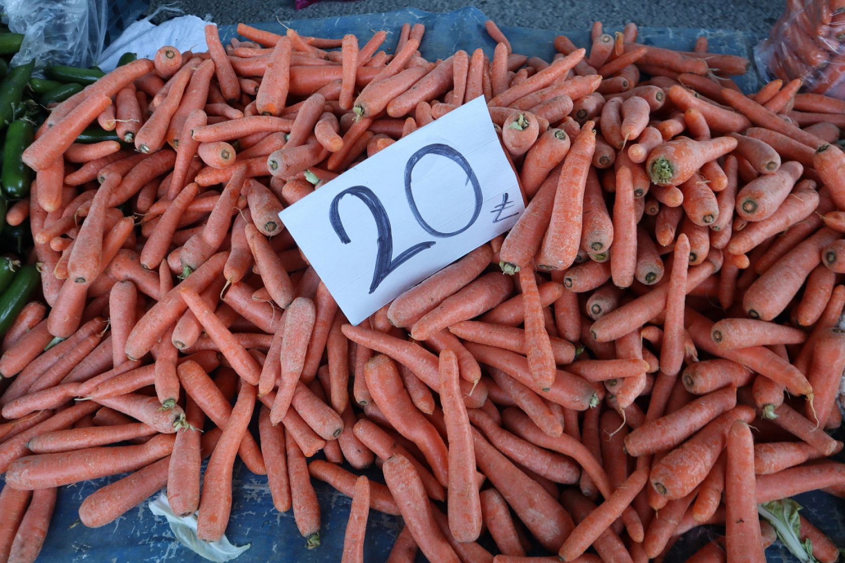 Malatyalılar uygun fiyat peşinde! Pazarda meyve fiyatları cep yakmaya devam ediyor