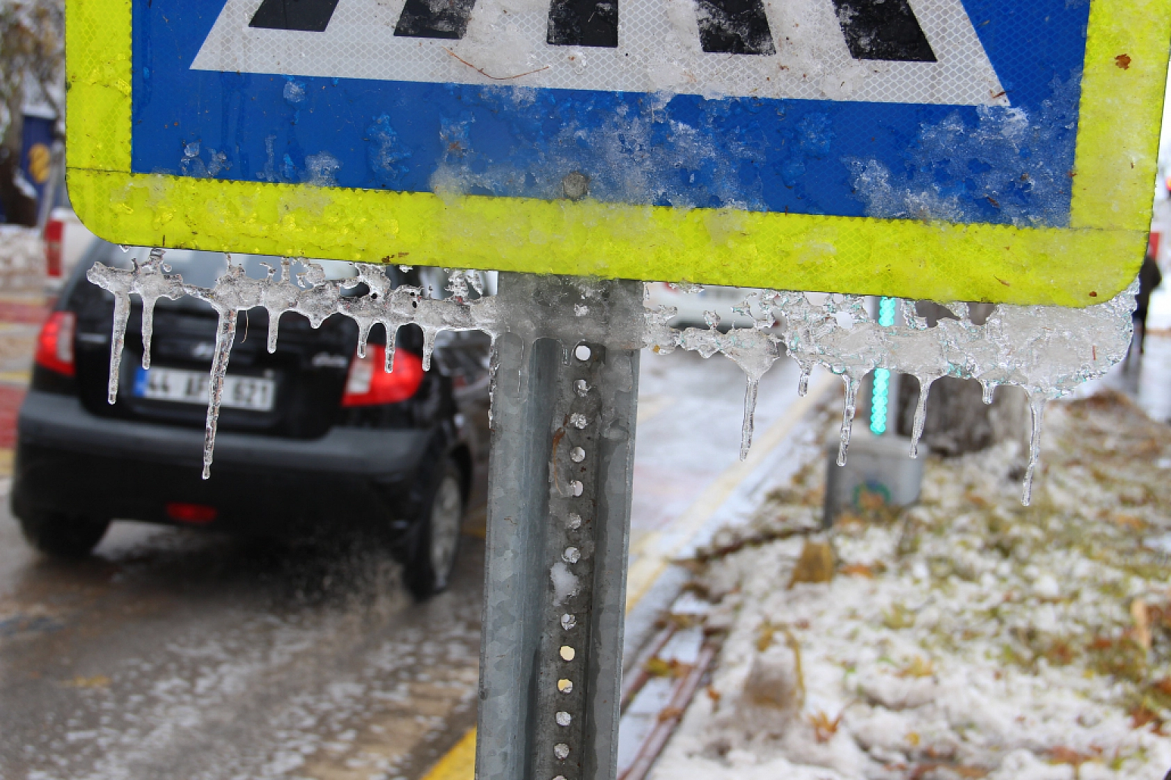 Meteoroloji Uyardı: Kara Kış Geri Geliyor! Buzlanma ve Dona Dikkat..!