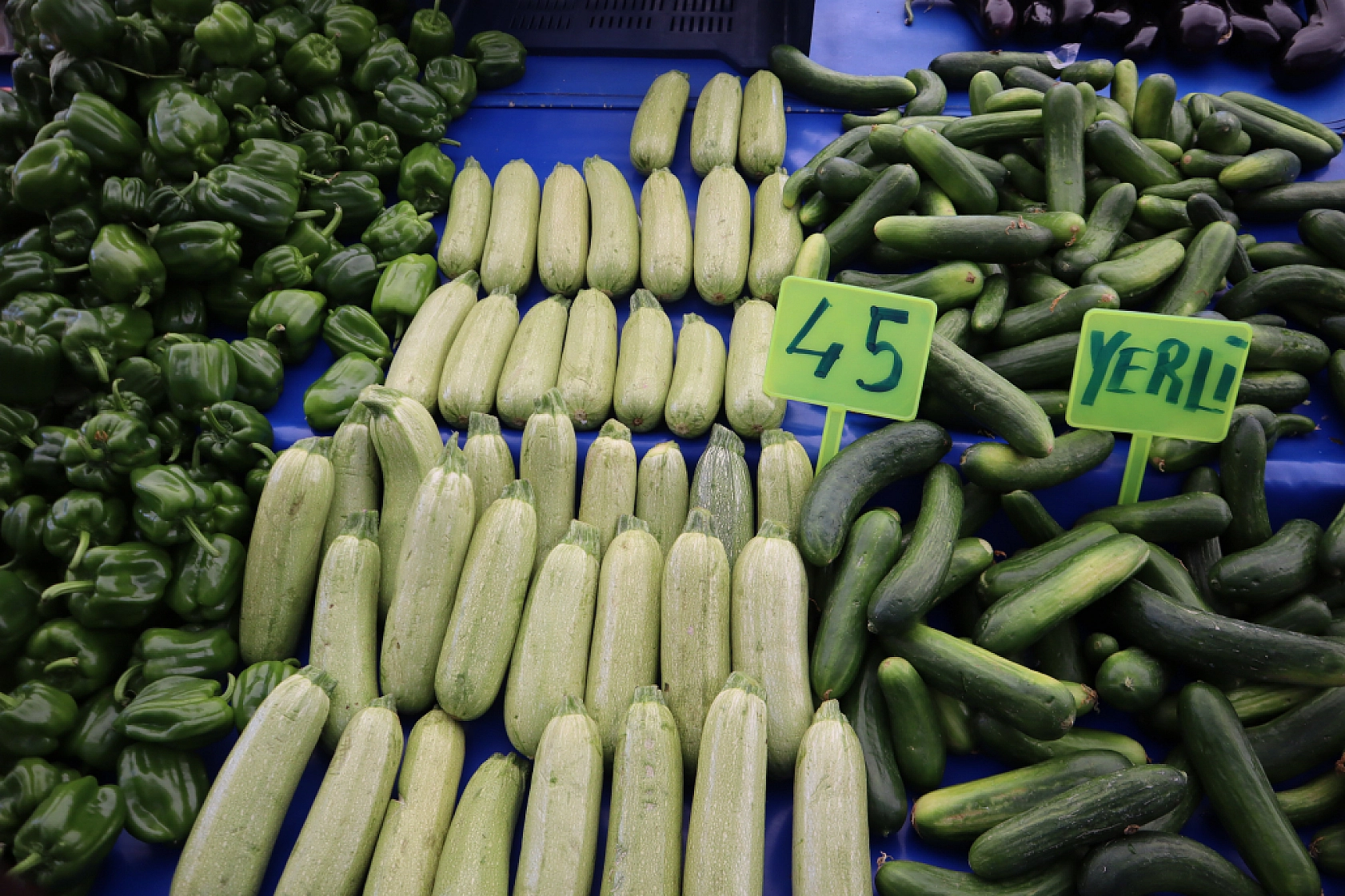 Pazarda bahar havası! Malatya'da pazar tezgahlarında hem renk hem ucuzluk var...