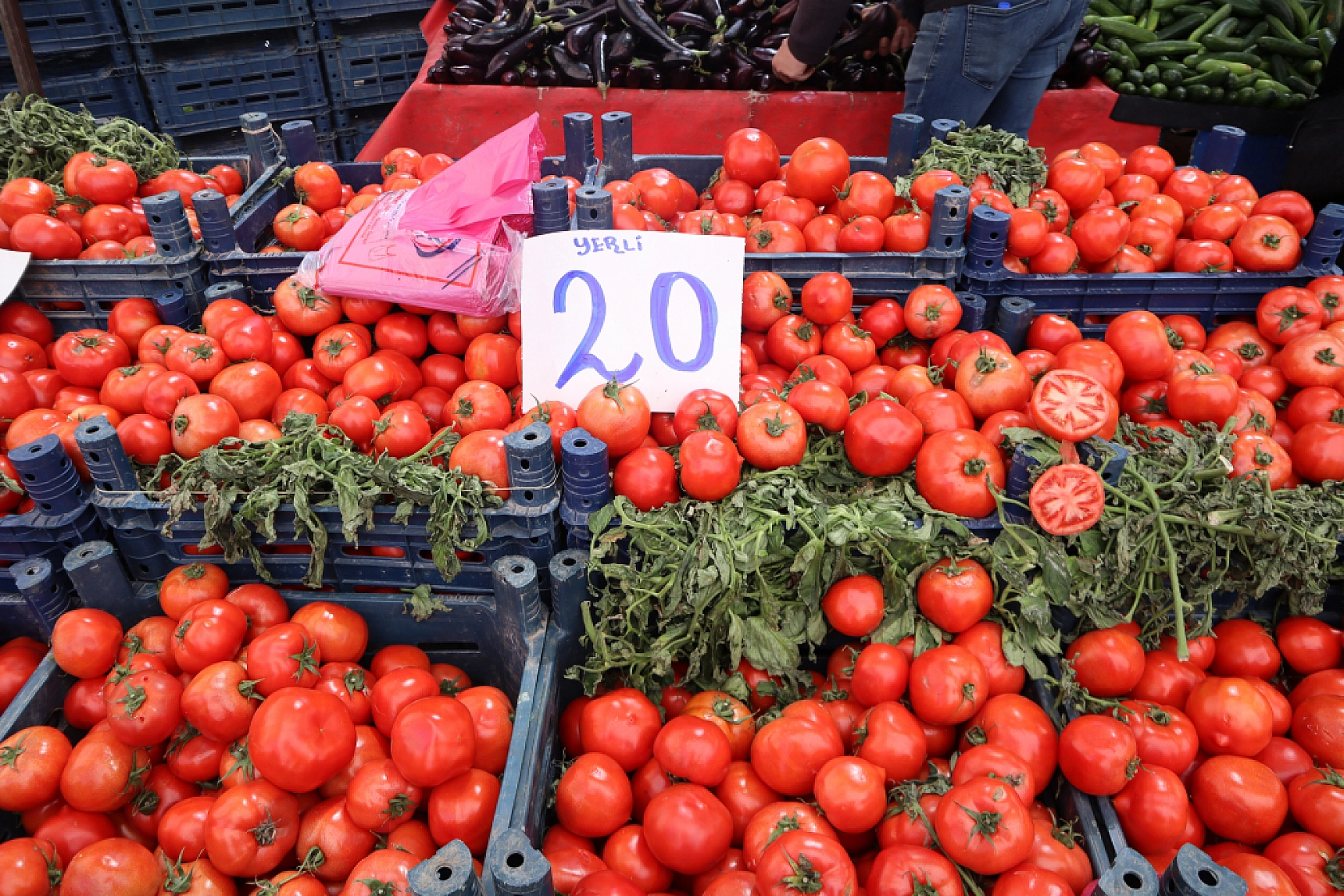 Pazarda bahar havası! Malatya'da pazar tezgahlarında hem renk hem ucuzluk var...
